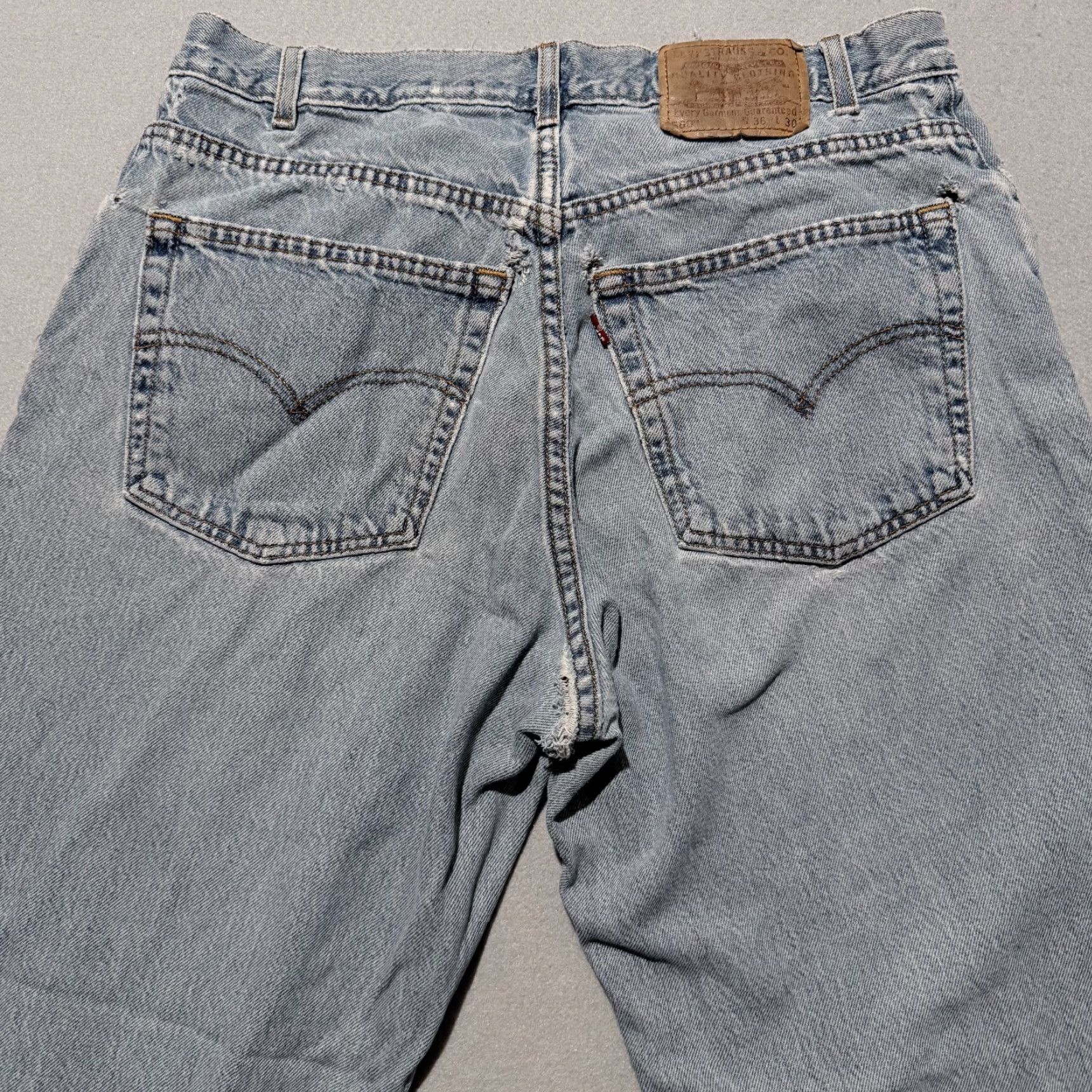 Levi's Levi's 560 Jeans Men Blue Denim Loose Fit Straight Zip Fly 36x30 Regular Inseam 28in Distressed Size US 36 / EU 52 - 4 Thumbnail