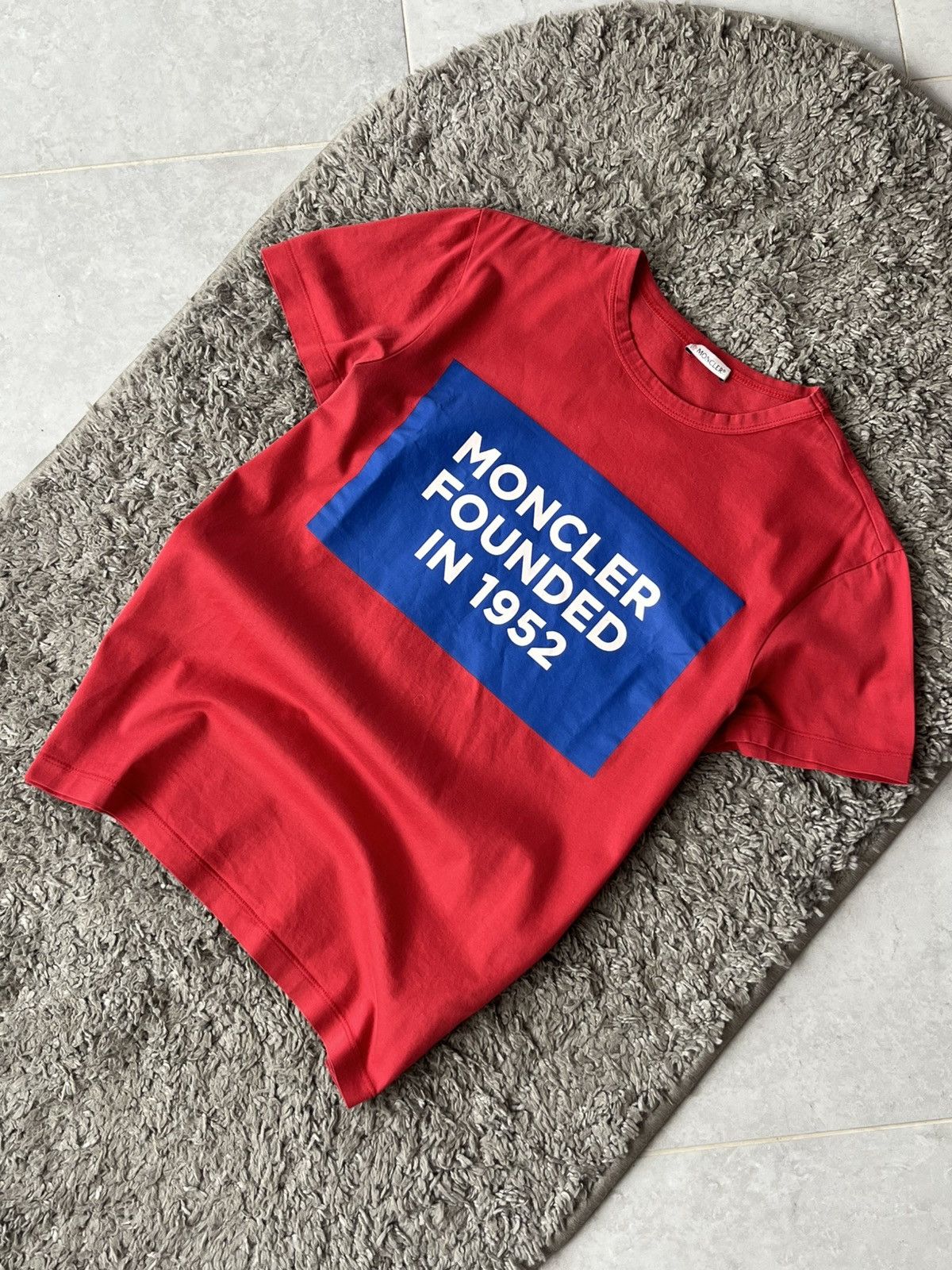 Moncler Vintage Luxury Moncler tee Size US S / EU 44-46 / 1 - 2 Thumbnail