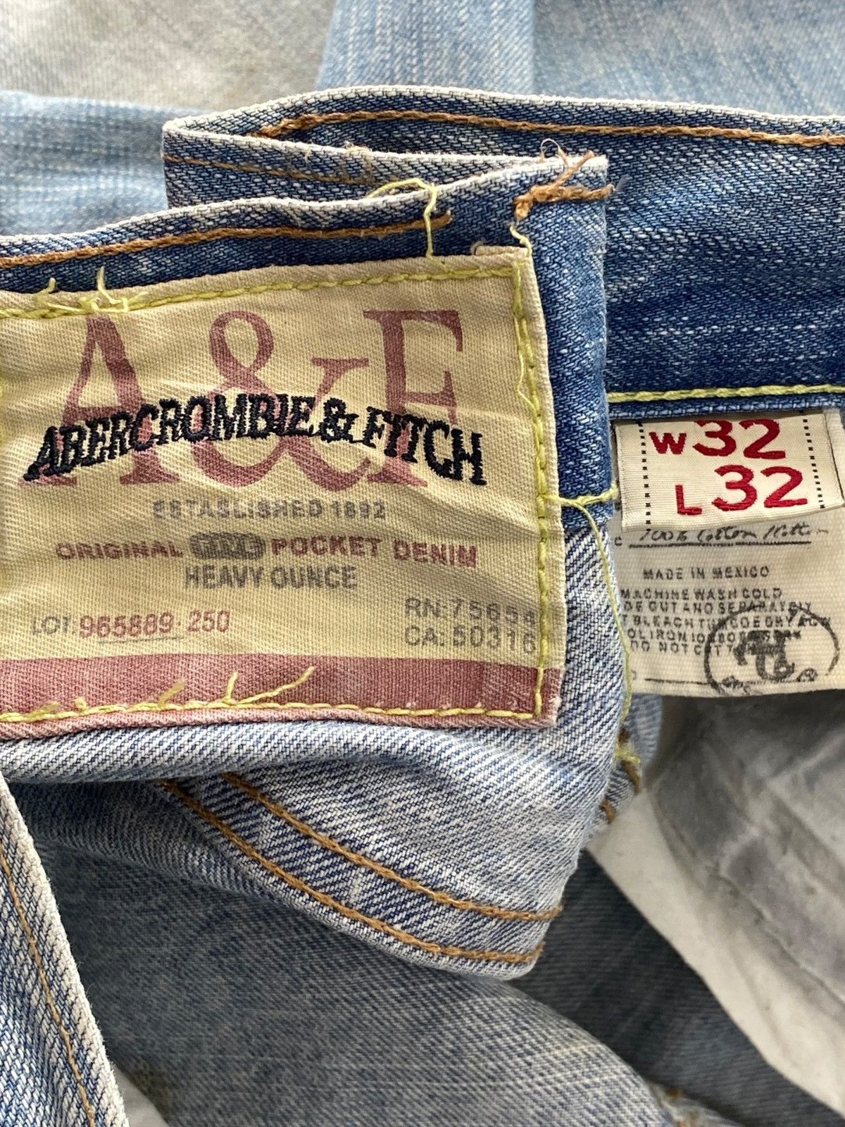 Abercrombie & Fitch Abercrombie & Fitch Faded Wash Paint Splash Boot Cut Jeans Size US 32 / EU 48 - 11 Thumbnail