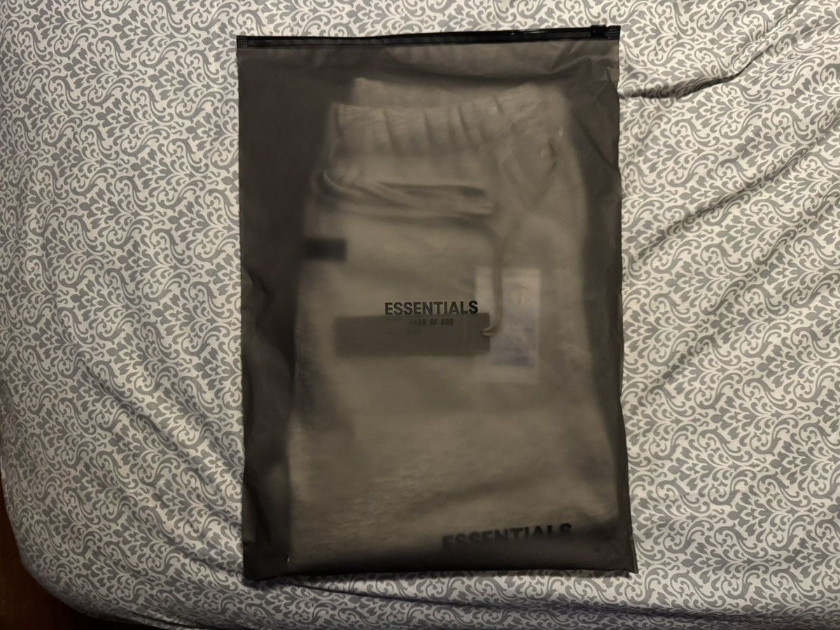 Essentials Essentials FOG Light Oatmeal Shorts Size XS Size US 28 / EU 44 - 15 Thumbnail