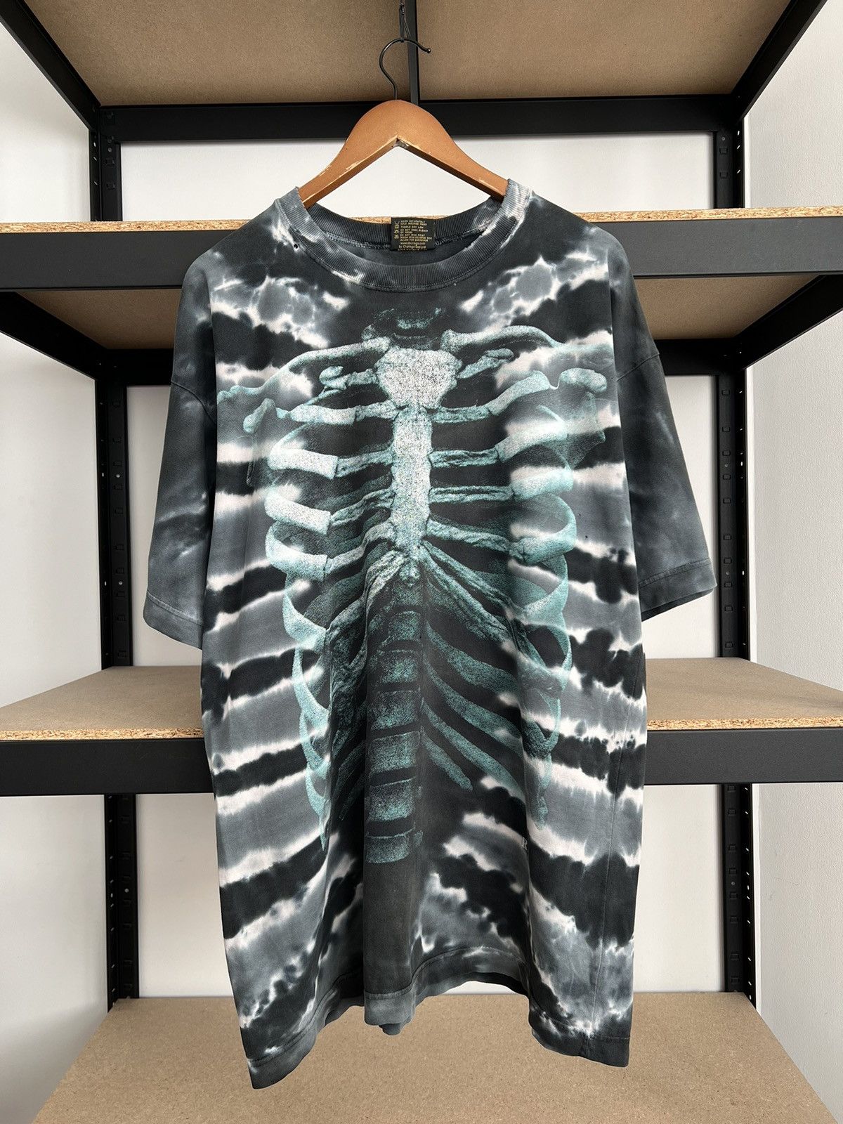 Vintage Vintage 90s Planet Earth Skeleton Ribs Tie Dye T-shirt Size US L / EU 52-54 / 3 - 1 Thumbnail
