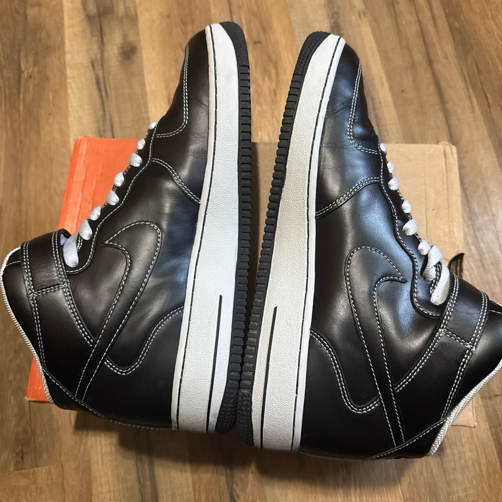 Nike 2006 Nike Air Force 1 Mid White Contrast Stitch Black Size US 10.5 / EU 43-44 - 6 Thumbnail