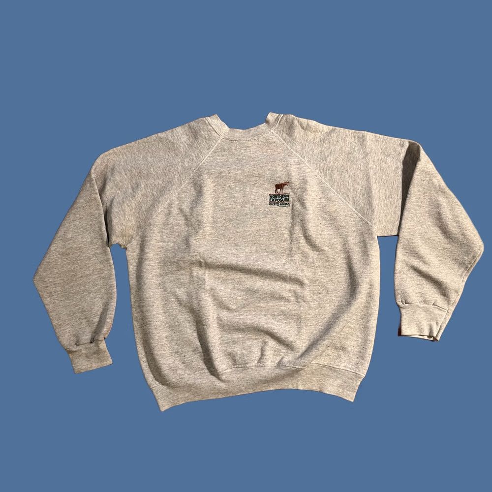 Tultex VINTAGE Northern Exposure Cicely Alaska Sweater Men’s XL Gray Knit Pullover 90s Logo Embroidered Mens Size US XL / EU 56 / 4 - 1 Thumbnail