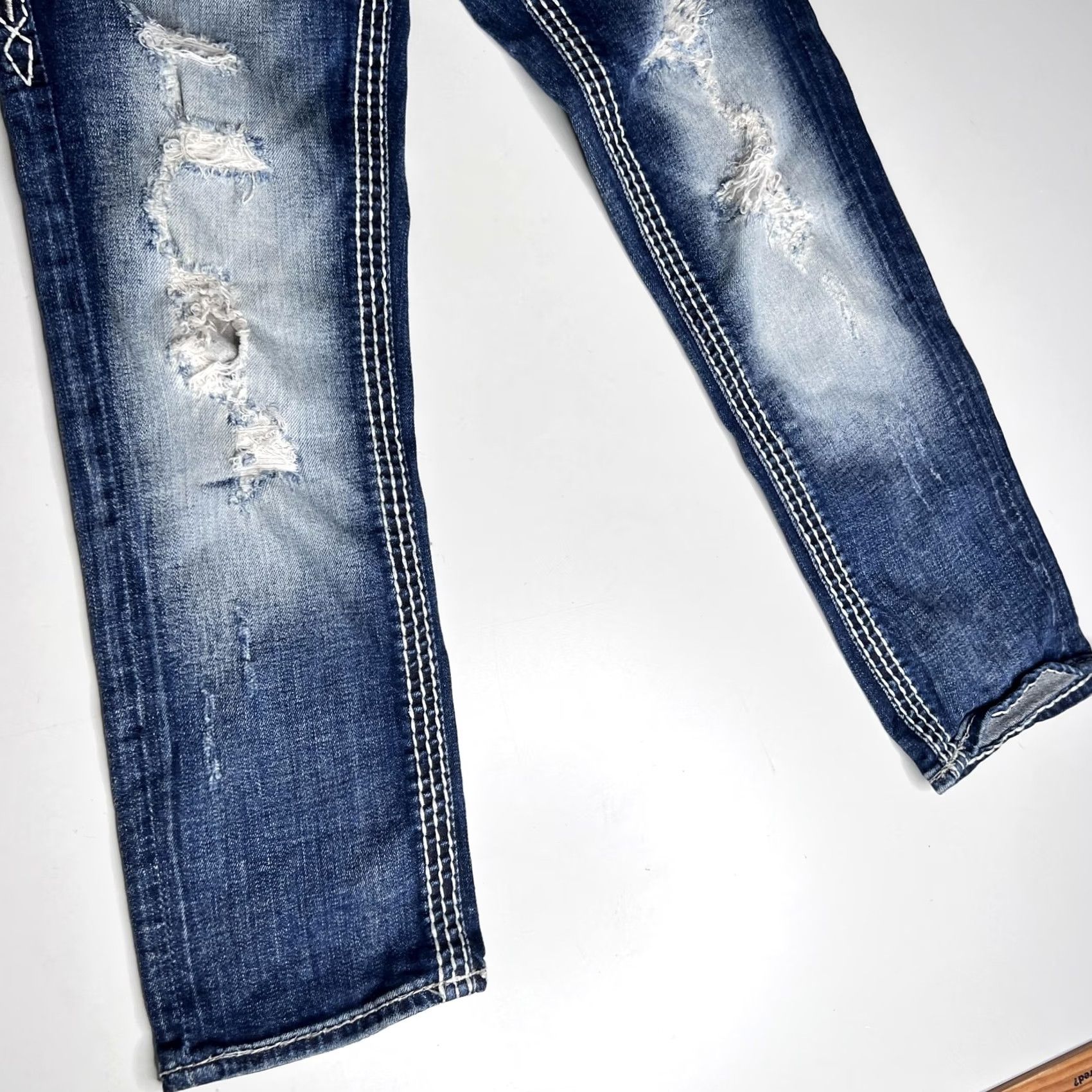 Vintage Rock Revival Jeans Womens Noelle Capri Blue Denim Rhinestone Embroidered Distressed 26 Capris Size 26" / US 2 / IT 38 - 5 Thumbnail