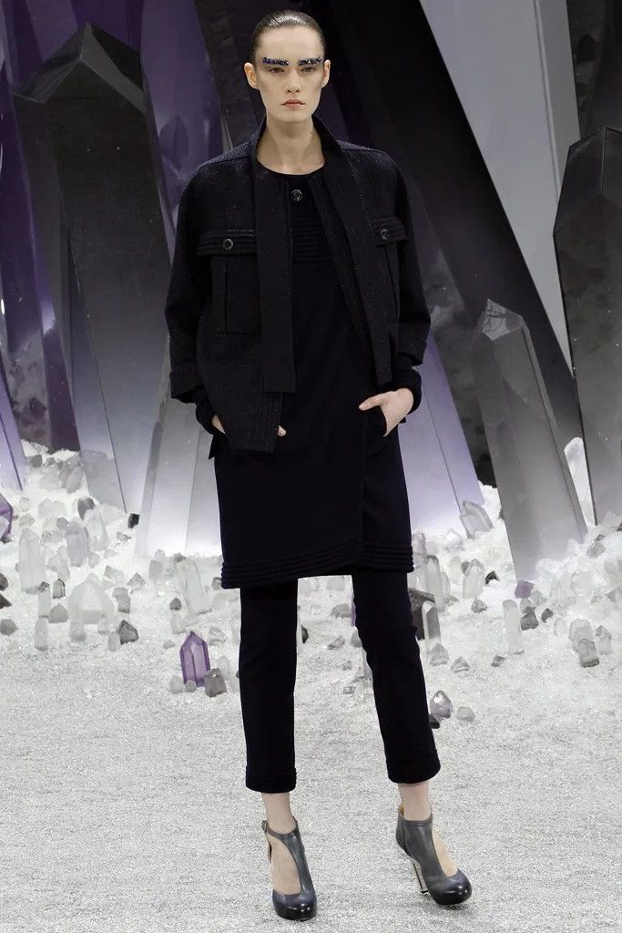 Chanel Chanel Fall 2012 Black Velvet Pedal Pushers Trousers Size 26" / US 2 / IT 38 - 2 Thumbnail