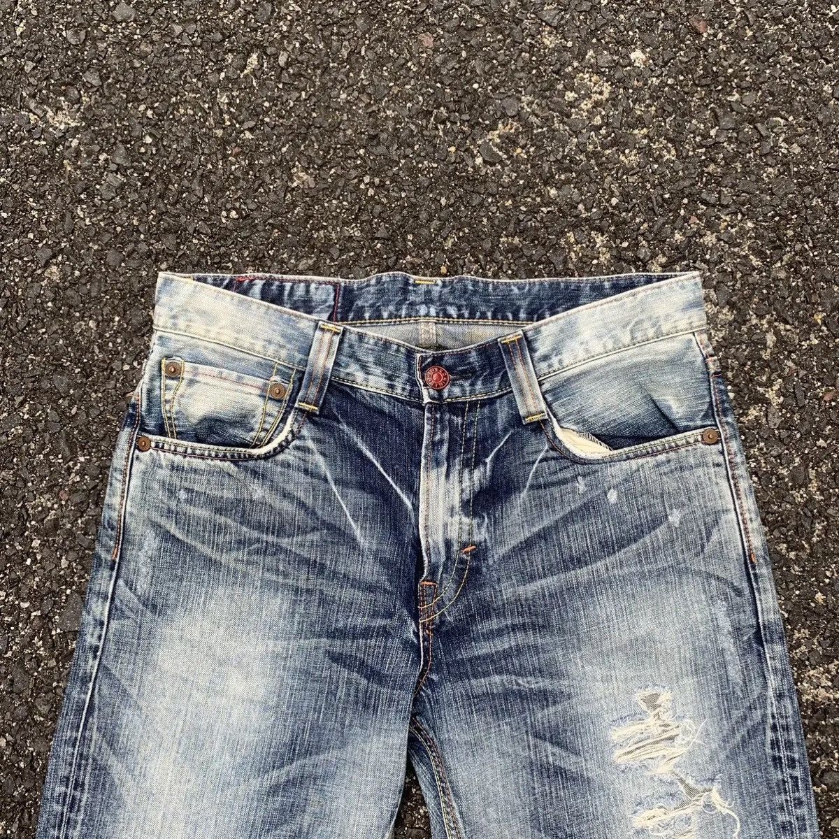Japanese Brand 🔥THRASHED🔥Japanese Vintage Jeans Faded Wash Denim Pants Size US 34 / EU 50 - 2 Thumbnail