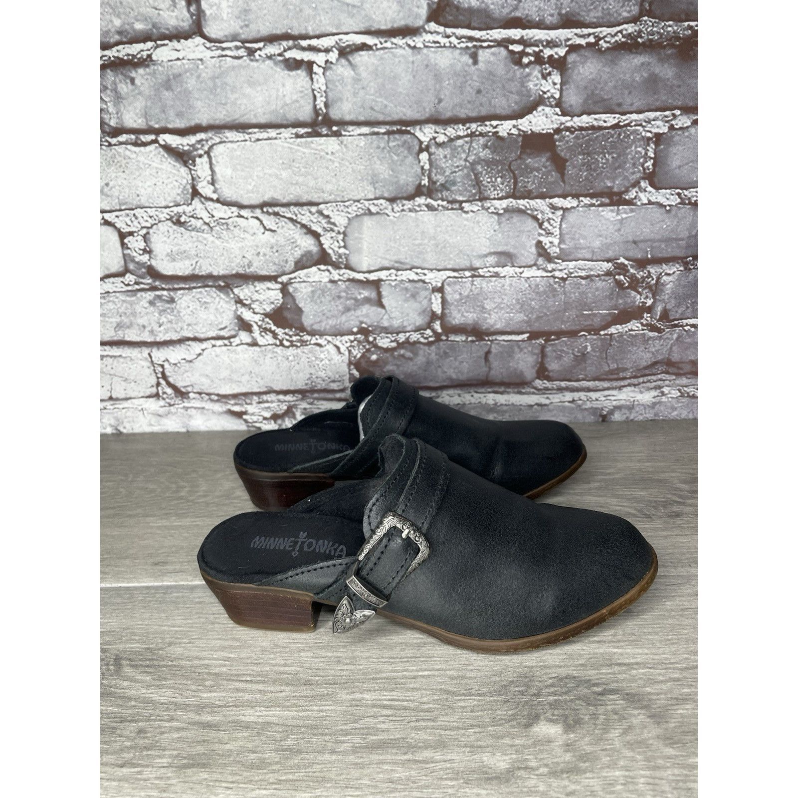 Minnetonka Minnetonka Black Leather Silver Buckle Billie Mules Shoes Wo Size US 7.5 / IT 37.5 - 16 Thumbnail