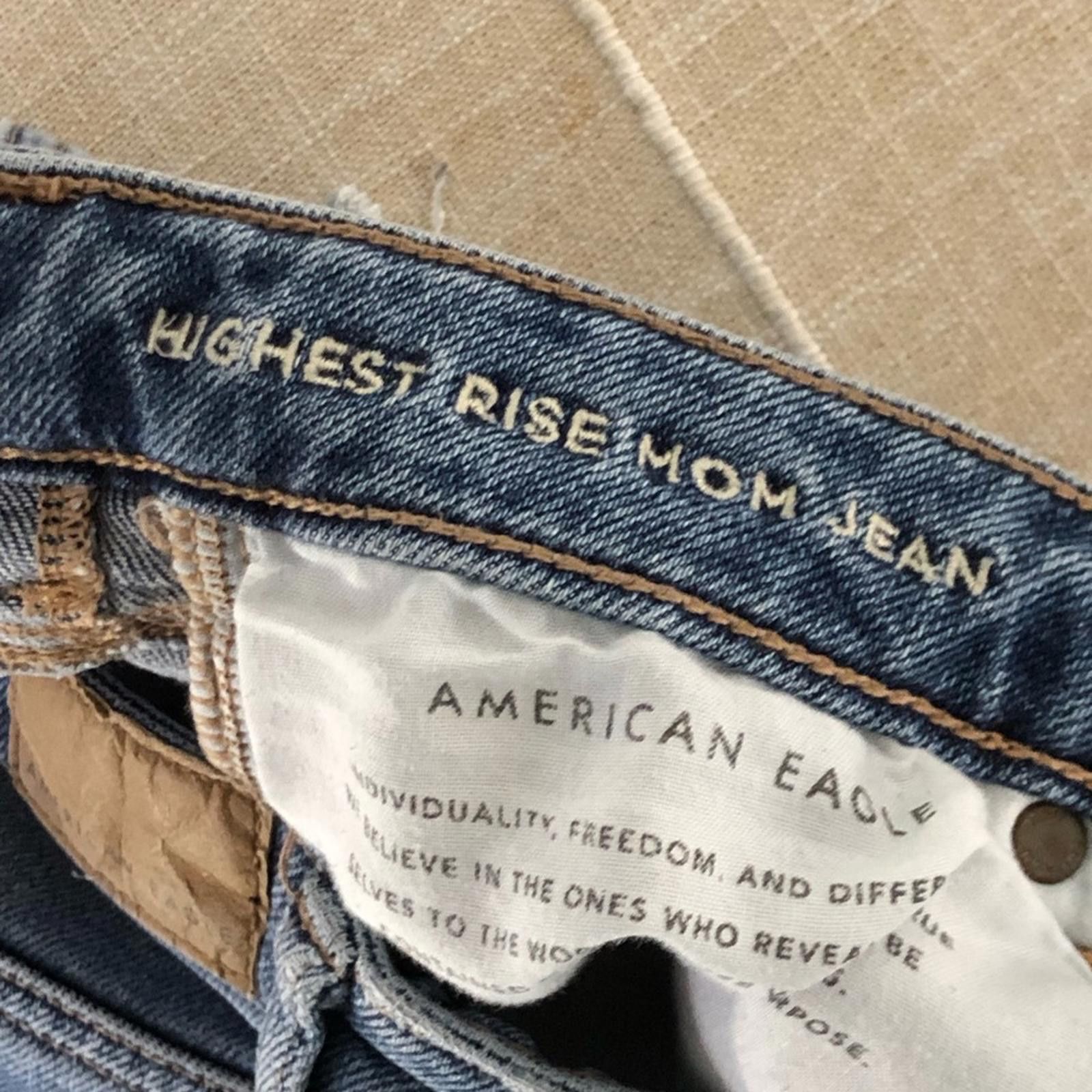 American Eagle Outfitters 12L American Eagle High-Rise Distressed Blue Mom Jeans Size 34" / US 12 / IT 48 - 7 Thumbnail
