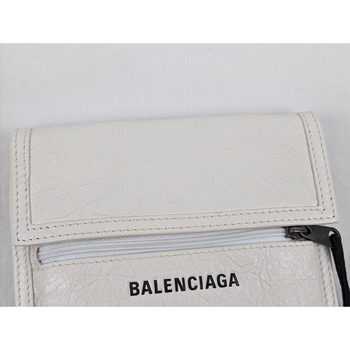 Balenciaga o1rshd1 Size: OS / Arena Lamb Dr Explorer Pouch Strap White Size ONE SIZE - 4 Thumbnail