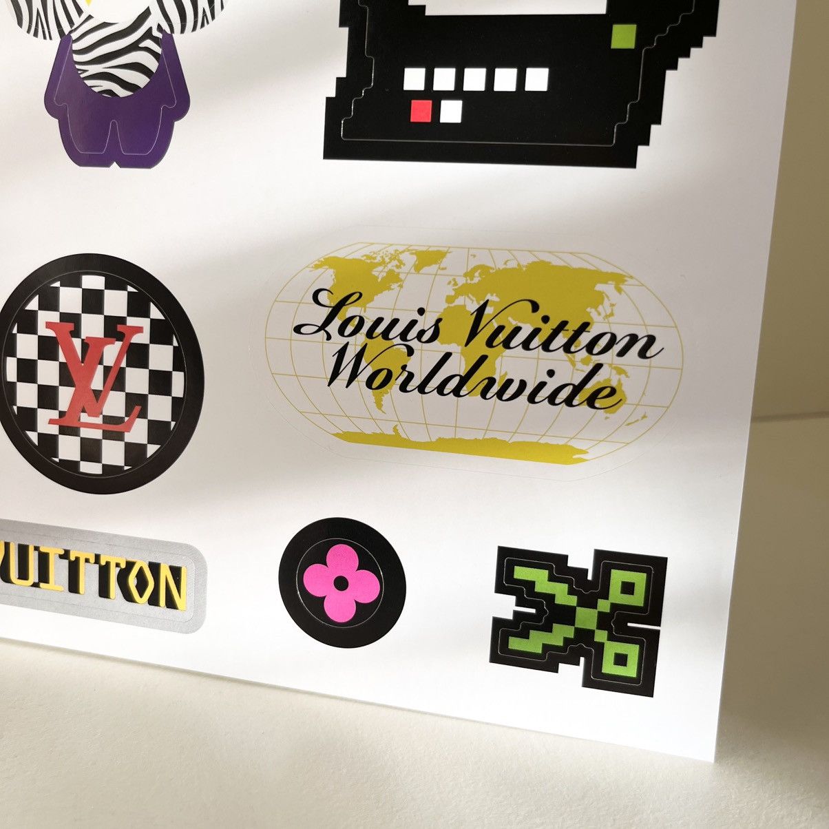 Louis Vuitton Louis Vuitton large sticker sheet Size ONE SIZE - 11 Thumbnail