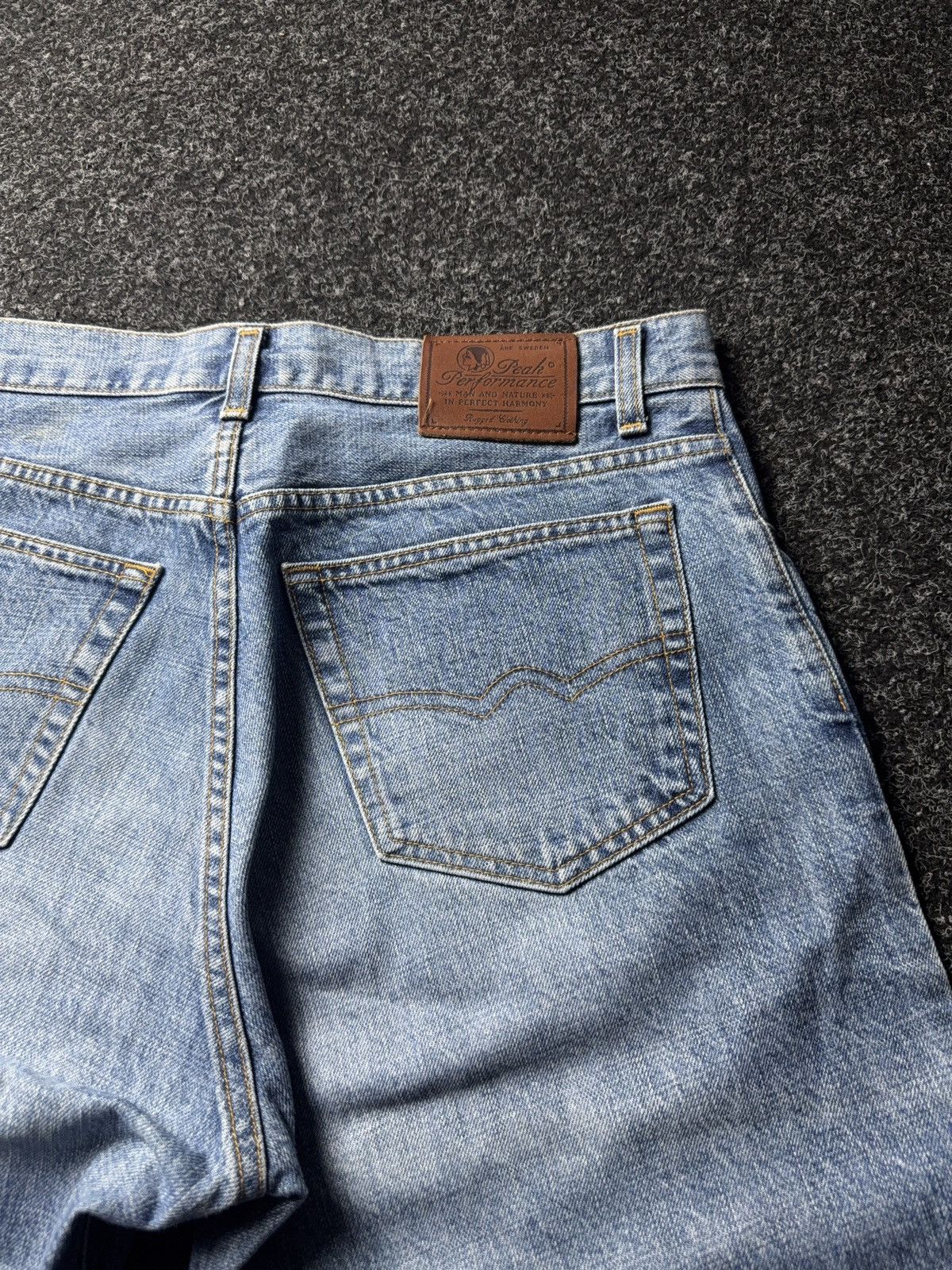 Peak Performance 90s Retro Peak Performance Italy Vintage Light Wash Jeans Size US 33 - 19 Thumbnail