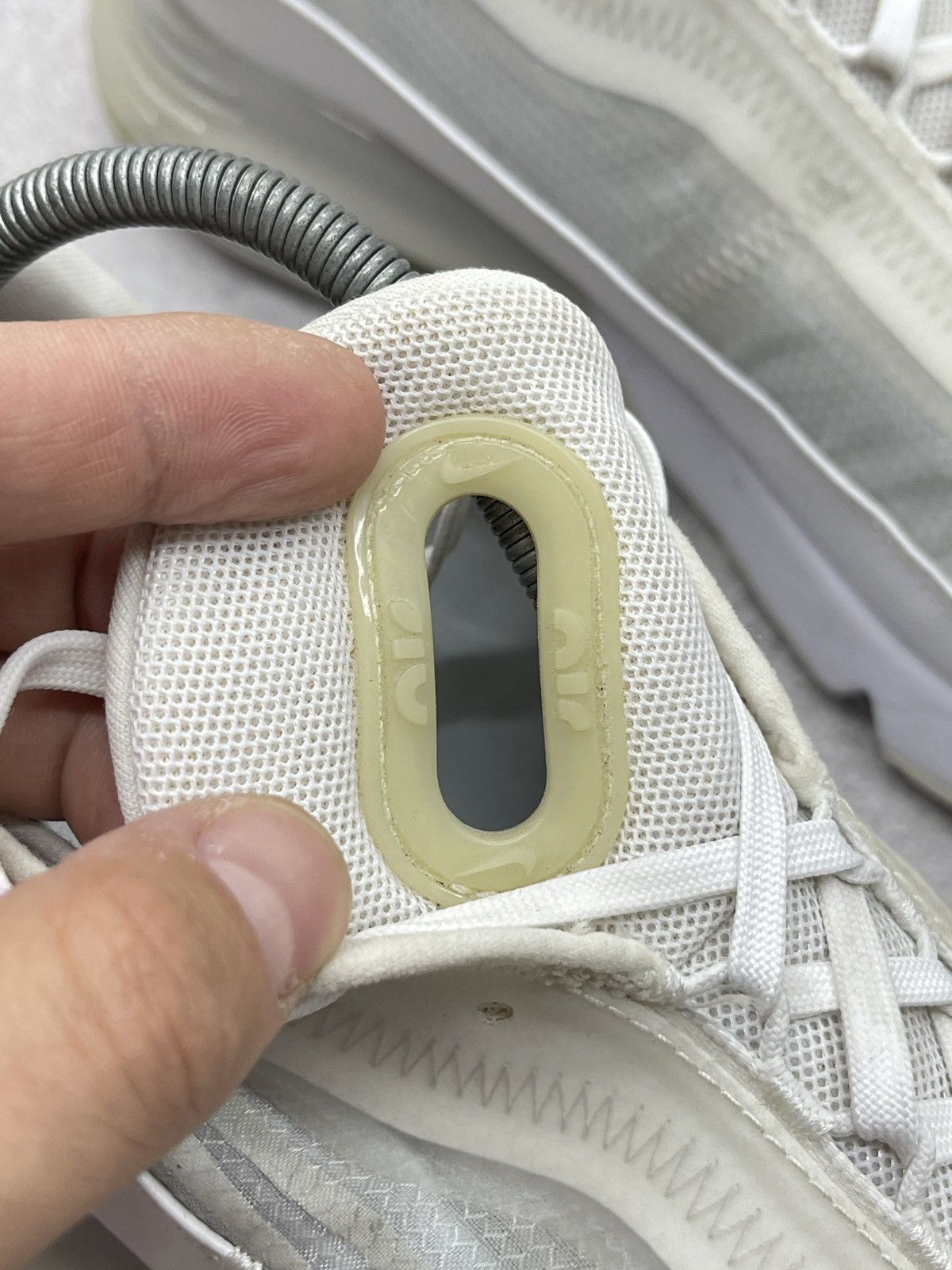 Nike Mens Nike Air Max 2090 Triple White Sneakers Drill Running Size US 9.5 / EU 42-43 - 9 Thumbnail