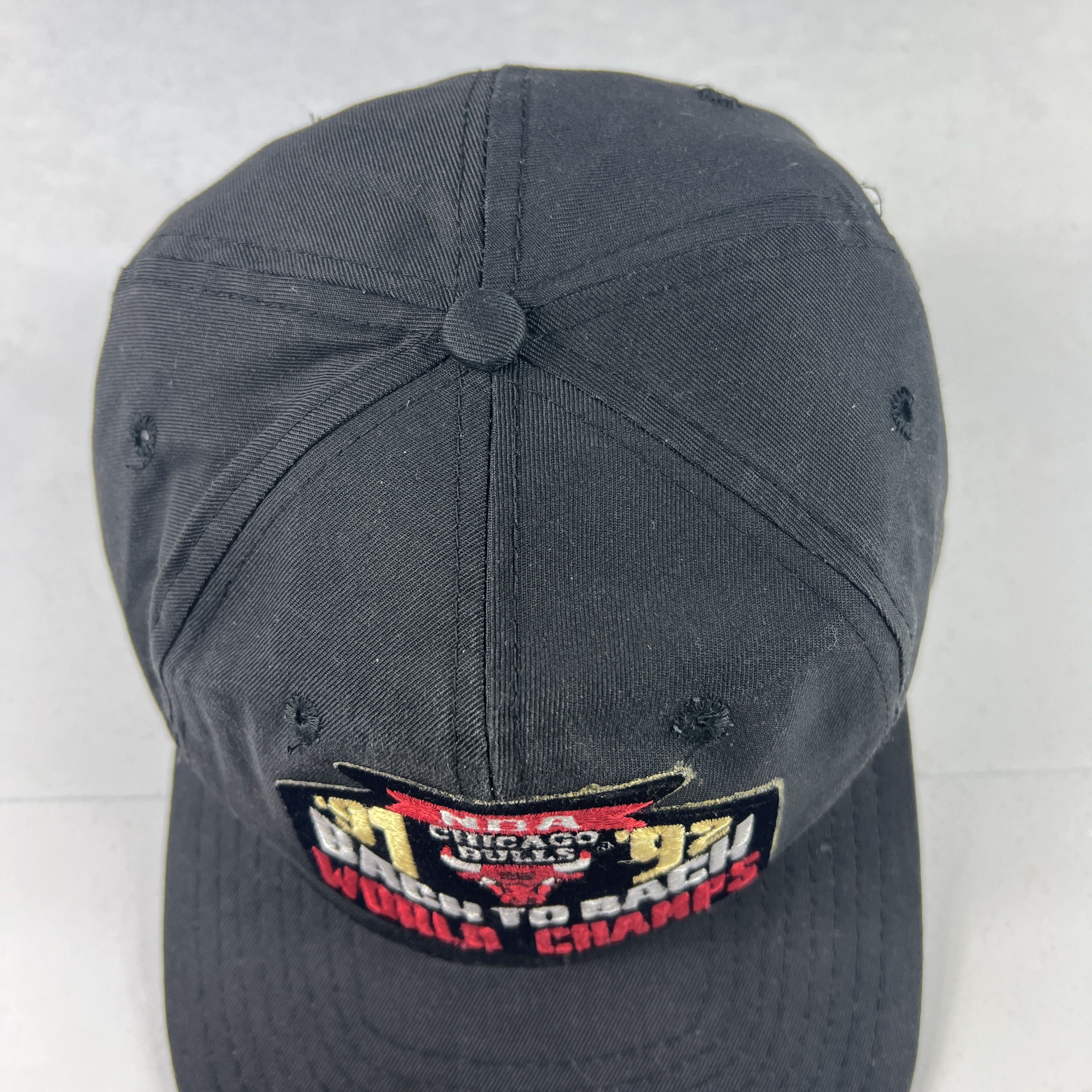 NBA × Vintage VTG 1992 Back To Back NBA Champs Chicago Bulls Snap Back Hat Size ONE SIZE - 5 Thumbnail