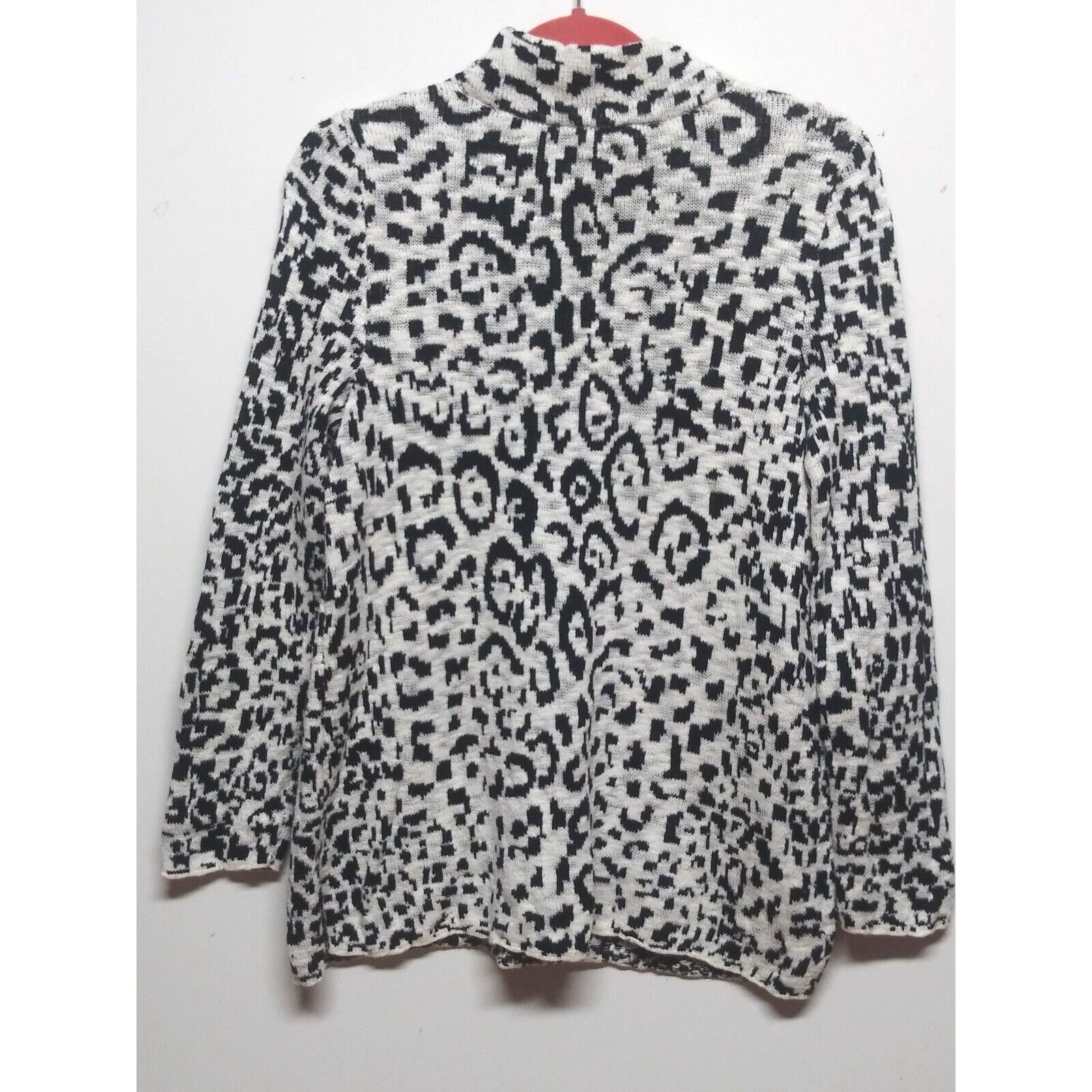 Designer Chico's sweater Leopard pattern white black Sz L/XL Size XL / US 12-14 / IT 48-50 - 2 Thumbnail