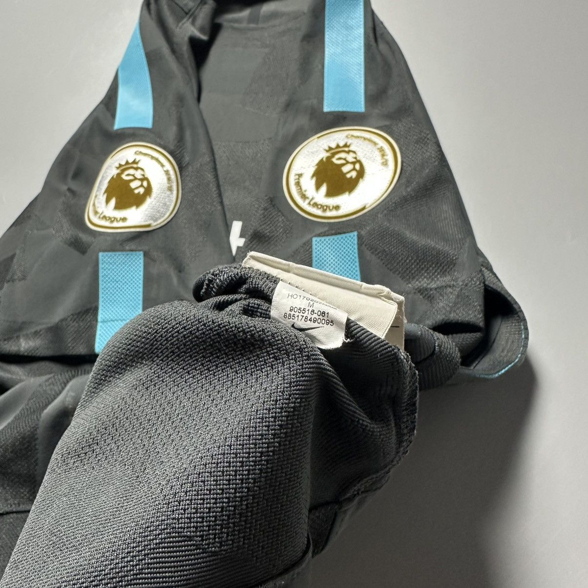 Vintage CHELSEA NIKE 2017/2018 FOOTBALL THIRD JERSEY #10 EDEN HAZARD Size US M / EU 48-50 / 2 - 14 Thumbnail