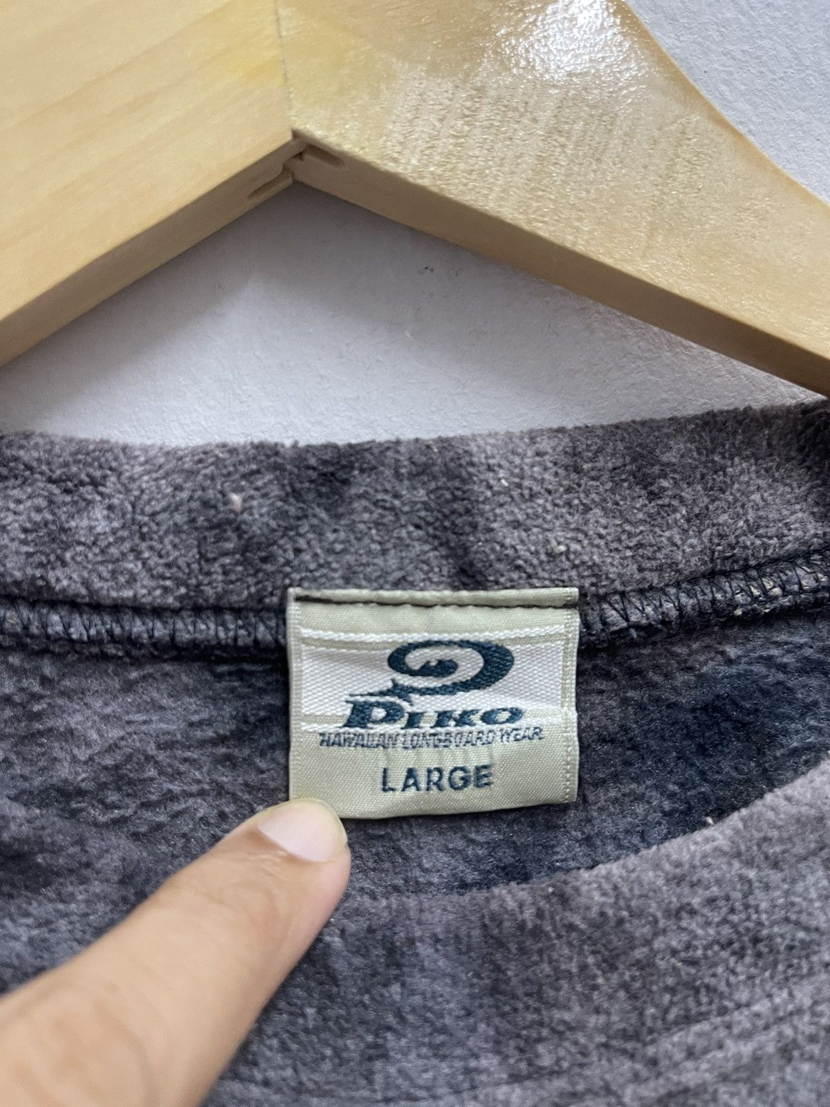 Vintage VINTAGE PIKO LONGBOARD SURFING GEAR ACIDWASH CREWNECK Size US L / EU 52-54 / 3 - 6 Thumbnail