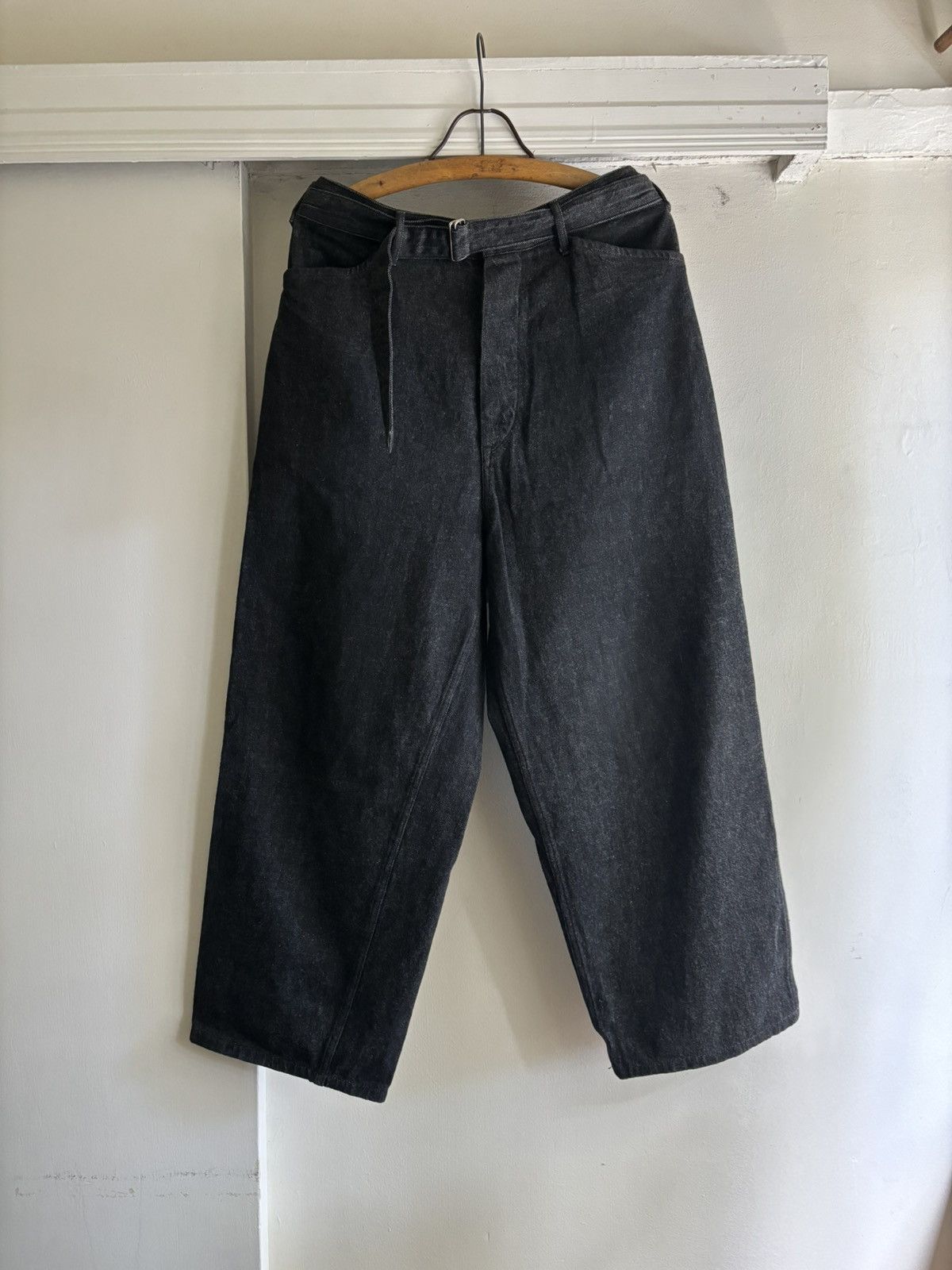 Comoli Denim Belted Pants