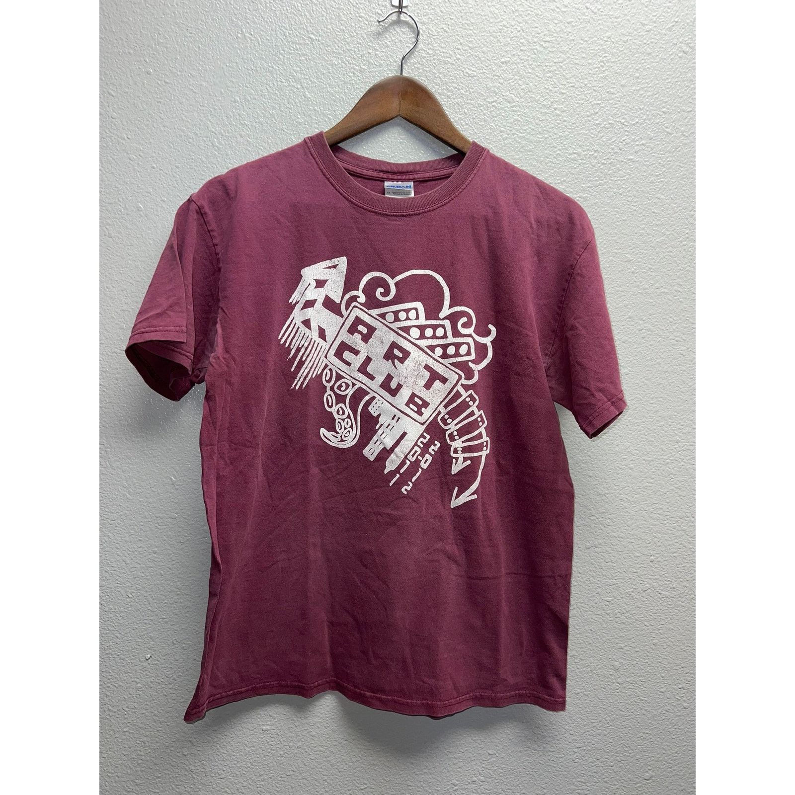 Gildan Art Club Shirt 2011 2012 Artwork School Red Tee Shirt Medium Size US M / EU 48-50 / 2 - 1 Thumbnail