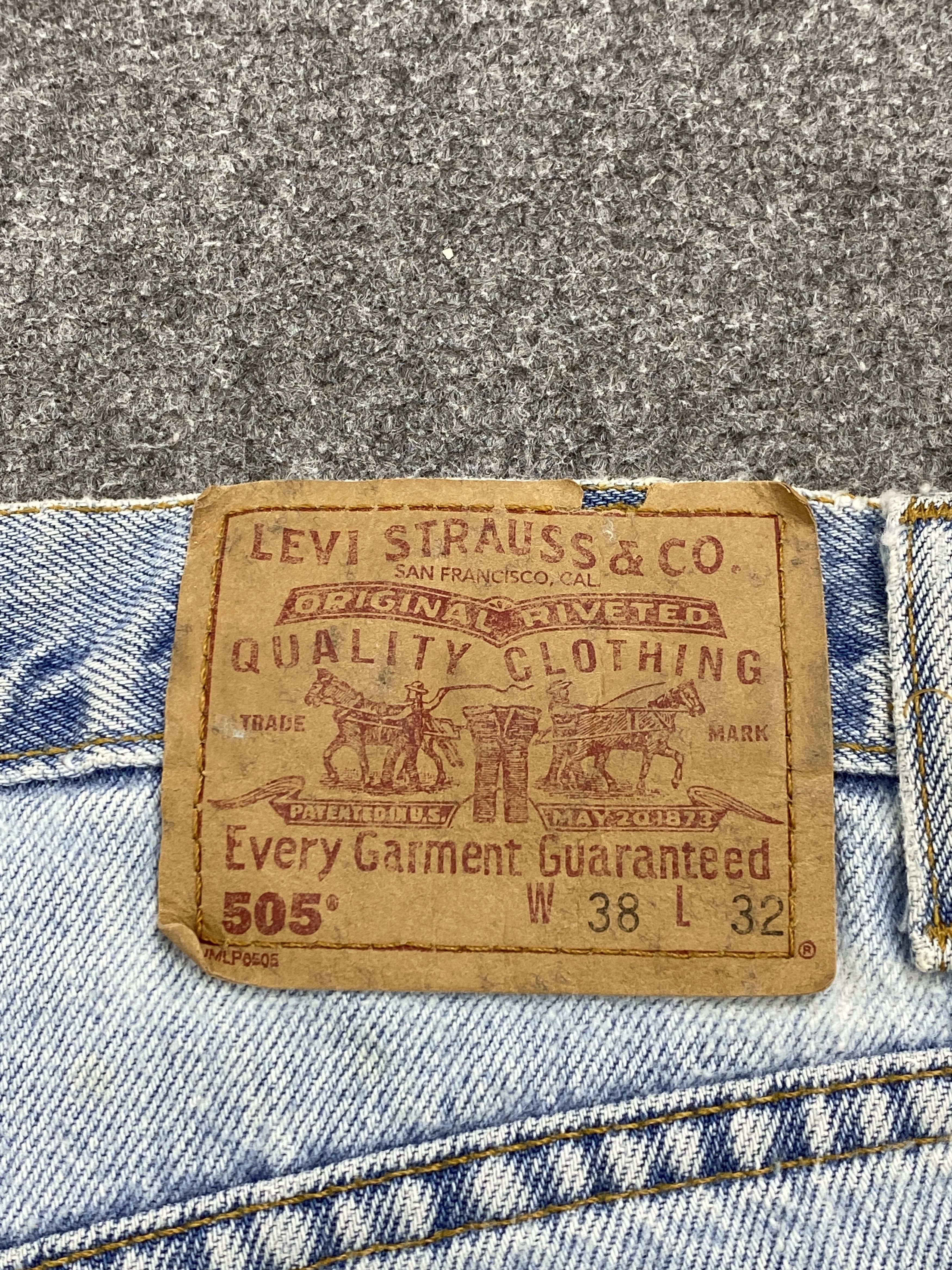 Levi's × Vintage Light Washed Vintage 90s Levi's 505 Denim Jeans Size US 37 - 5 Thumbnail