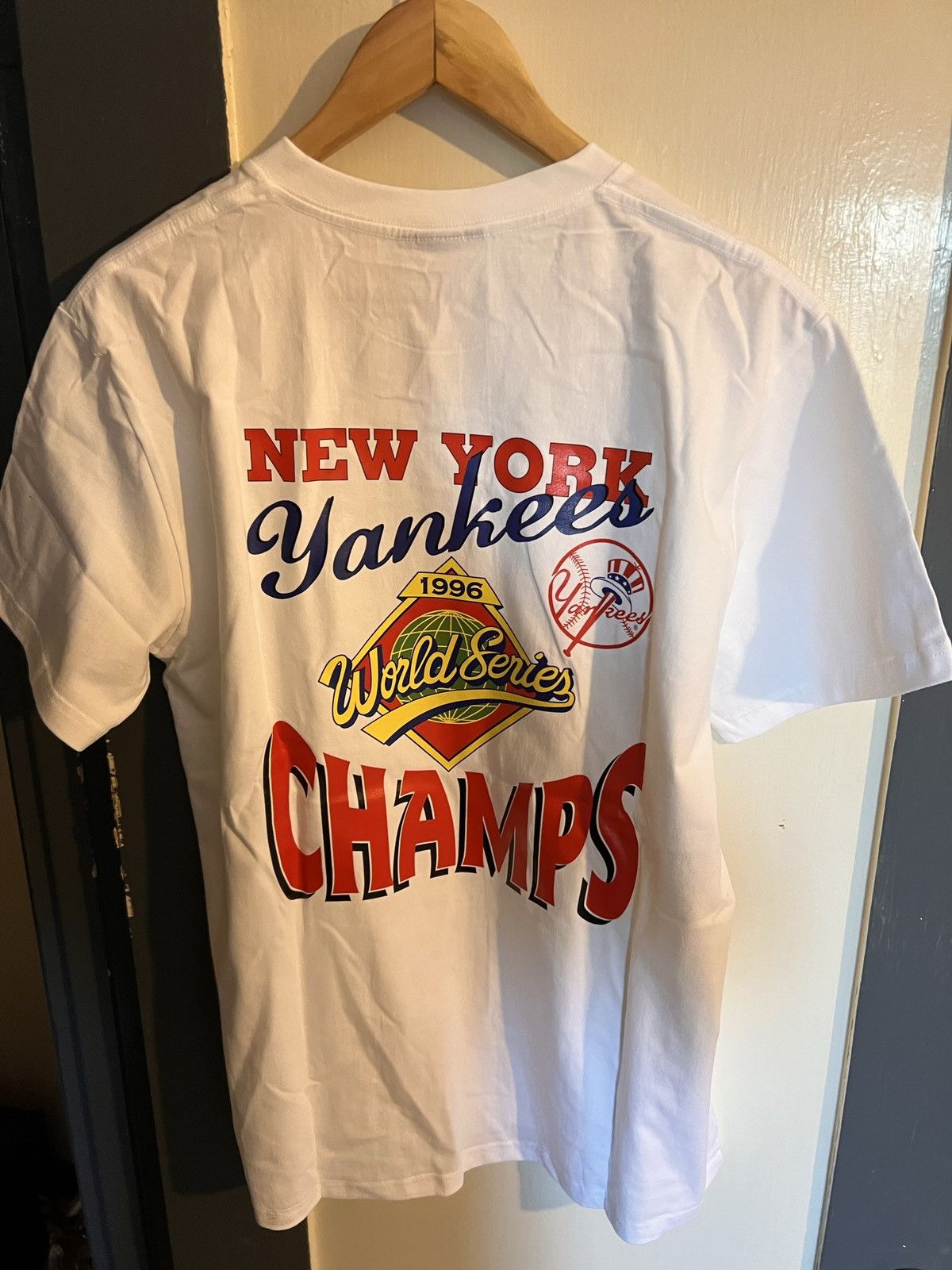 Vintage 90’s off the shoulder Yankees navy tee 🩵