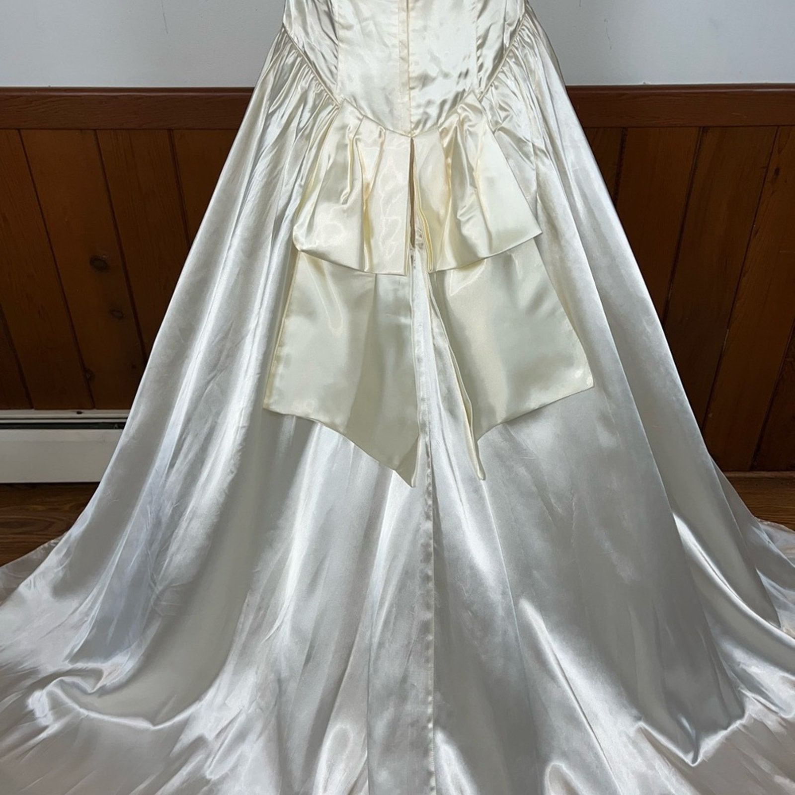 Other Vintage 1980s Alfred Angelo Ivory Satin Wedding Gown! Size XXL / US 16-18 / IT 52-54 - 7 Thumbnail