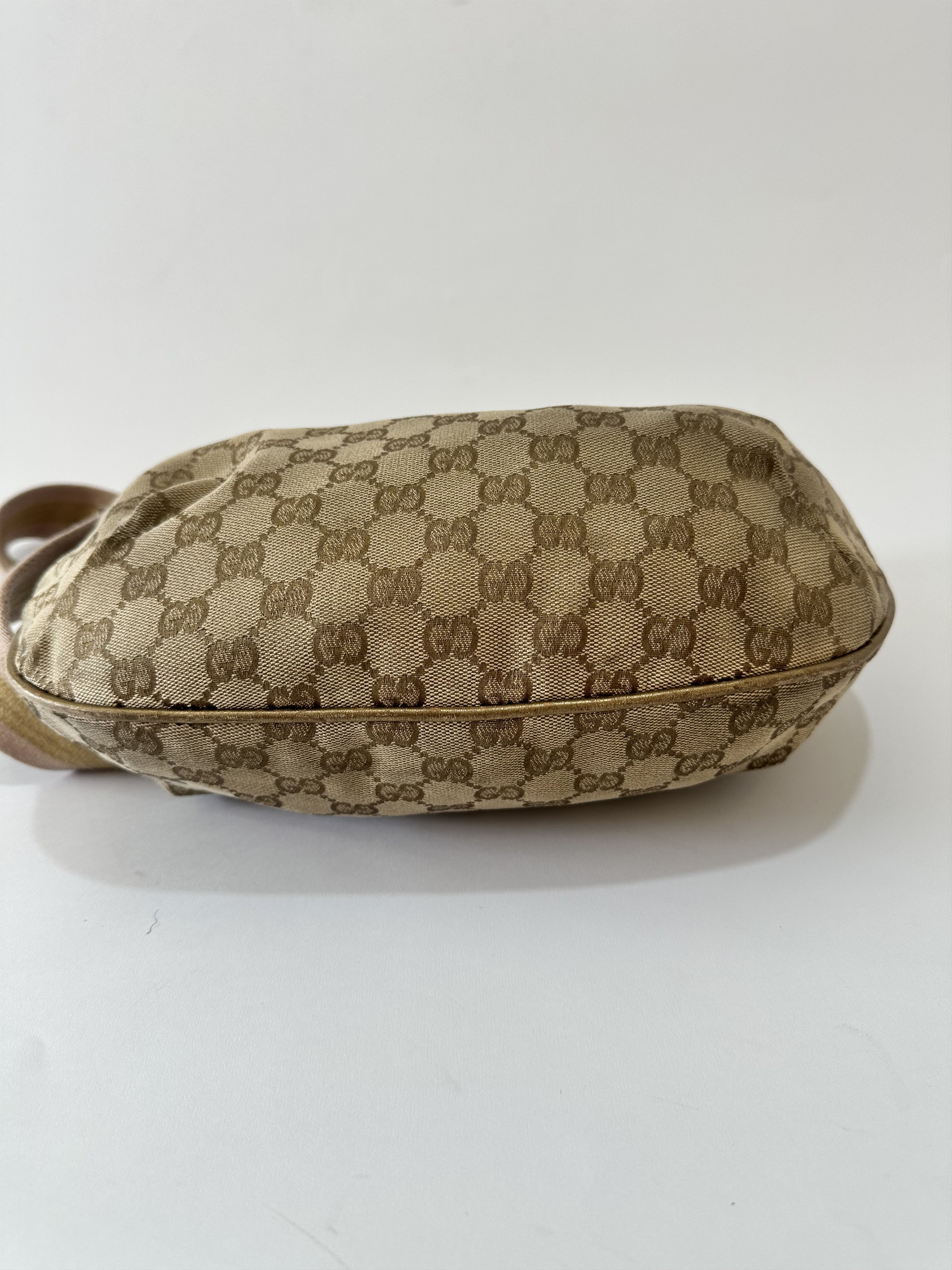 Gucci GUCCI GG Canvas Medium Sherry Half Moon Crossbody Bag Gold Size ONE SIZE - 4 Thumbnail