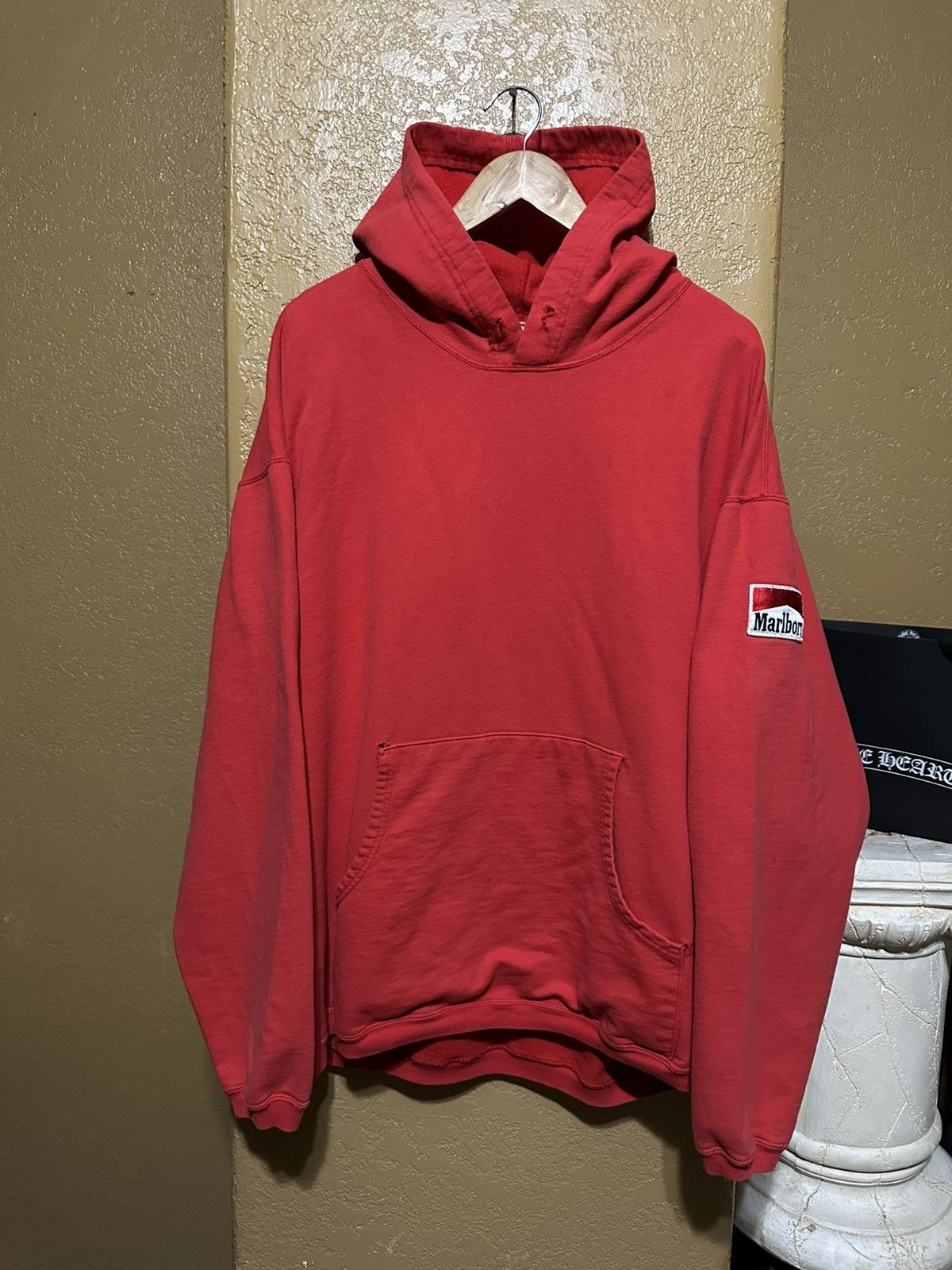 4GSELLER distressed vintage 90s Marlboro pullover hoodie Size US XL / EU 56 / 4 - 1 Thumbnail