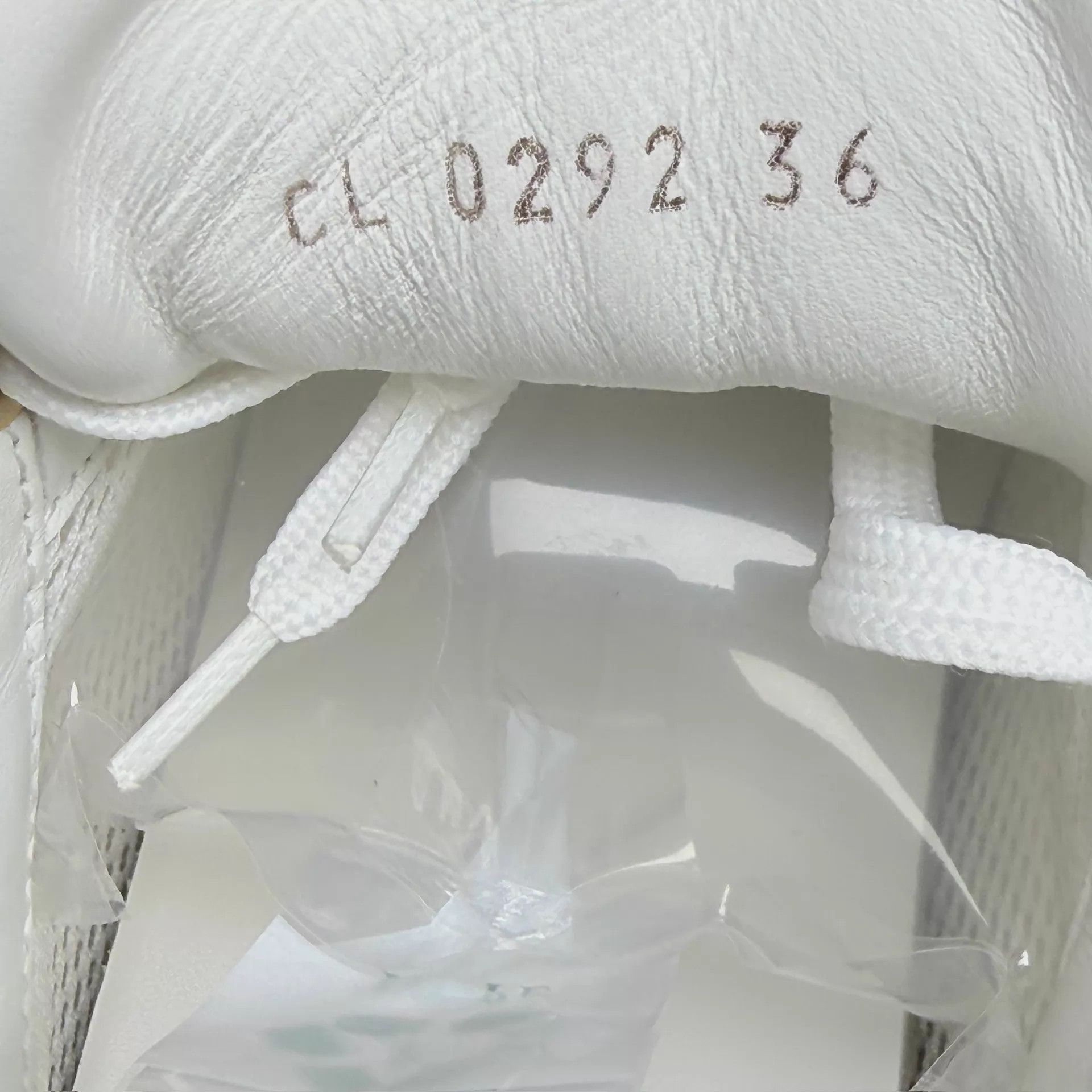 Louis Vuitton LV Runaway White Orange Monogram Sneaker 36 95 New Size US 5.5 / IT 35.5 - 7 Thumbnail