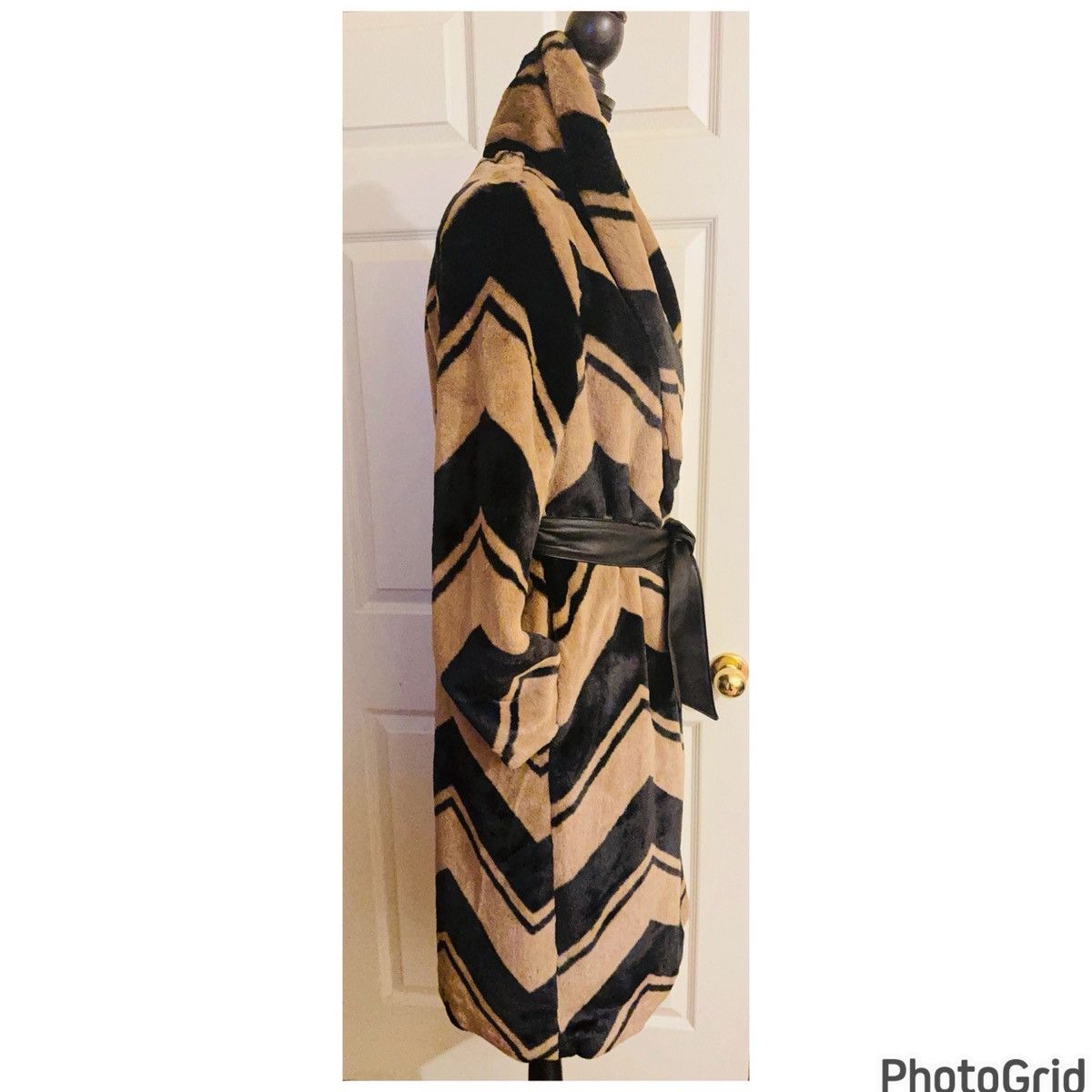 Banana Republic Banana Republic Faux Fur Coat with Leather Belt Size S / US 4 / IT 40 - 3 Thumbnail