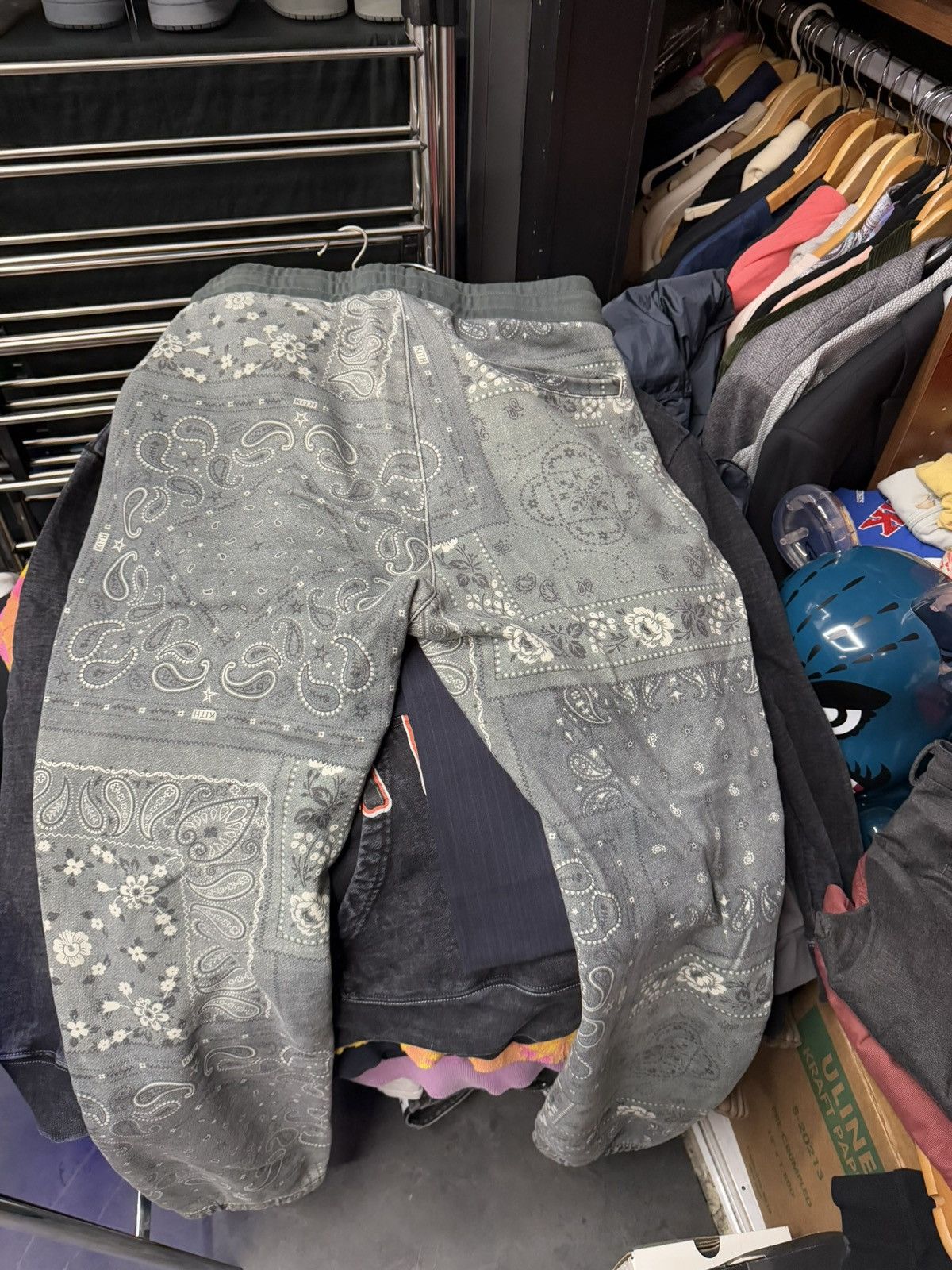 Kith Kith Grey Bandana Print Elastic Drawstring Sweatpants Medium Size US 32 / EU 48 - 4 Thumbnail
