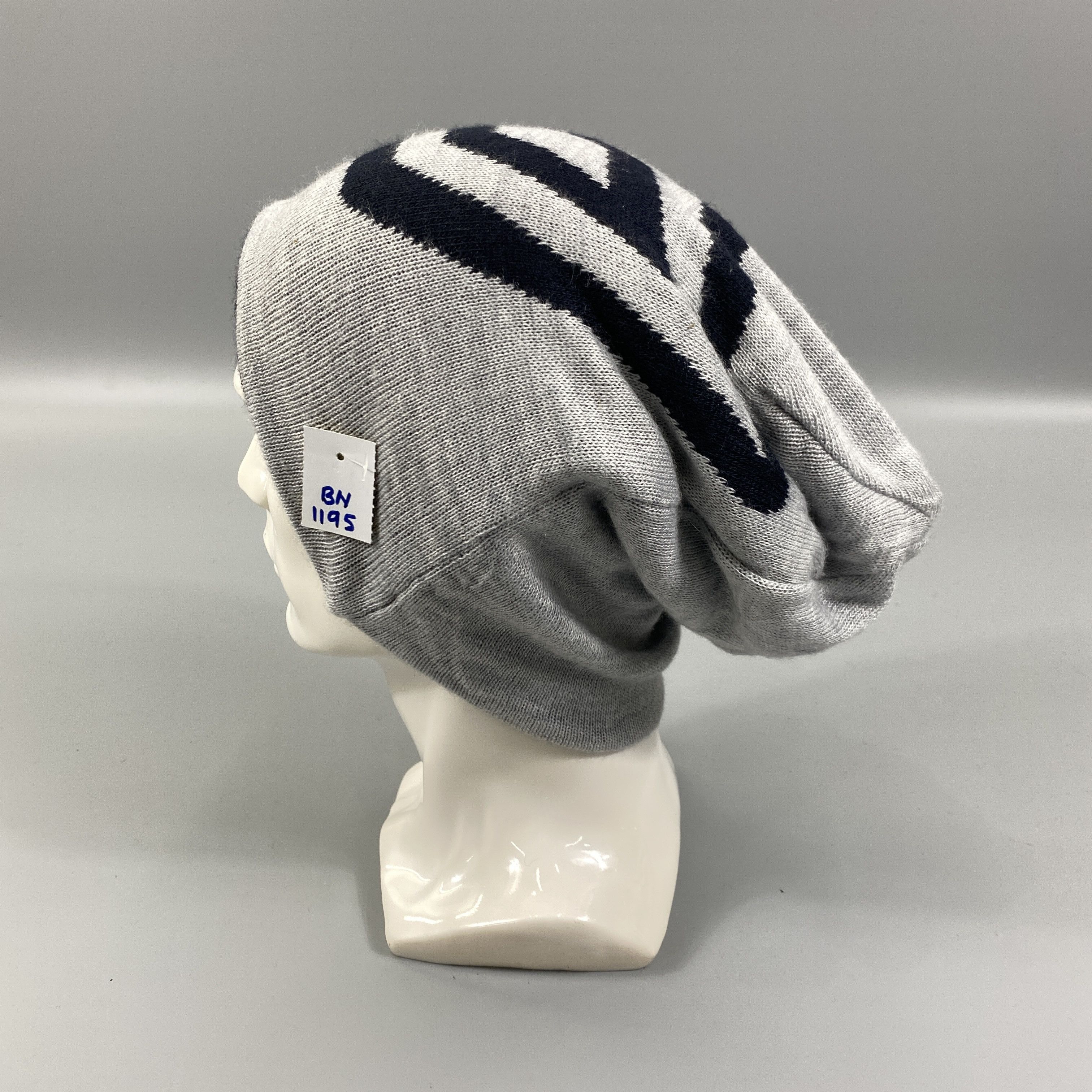 Umbro Big Logo Reversible Beanie Hat -BN1195
