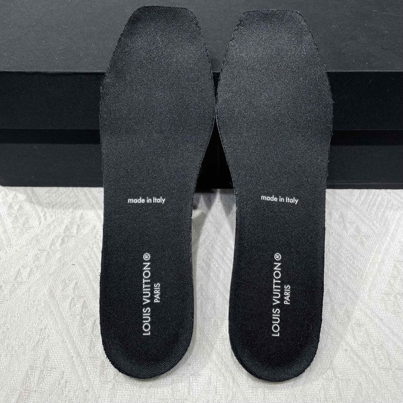 Louis Vuitton Louis Vuitton Run 55 Casual Sneakers for Women -2505 Size US 6 / IT 36 - 8 Thumbnail
