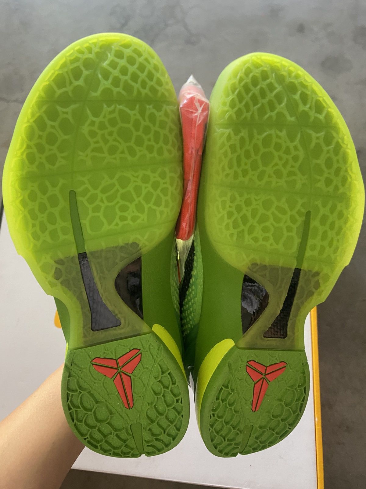Nike Nike Kobe 6 Grinch Brand New No Box Size US 9.5 / EU 42-43 - 6 Thumbnail