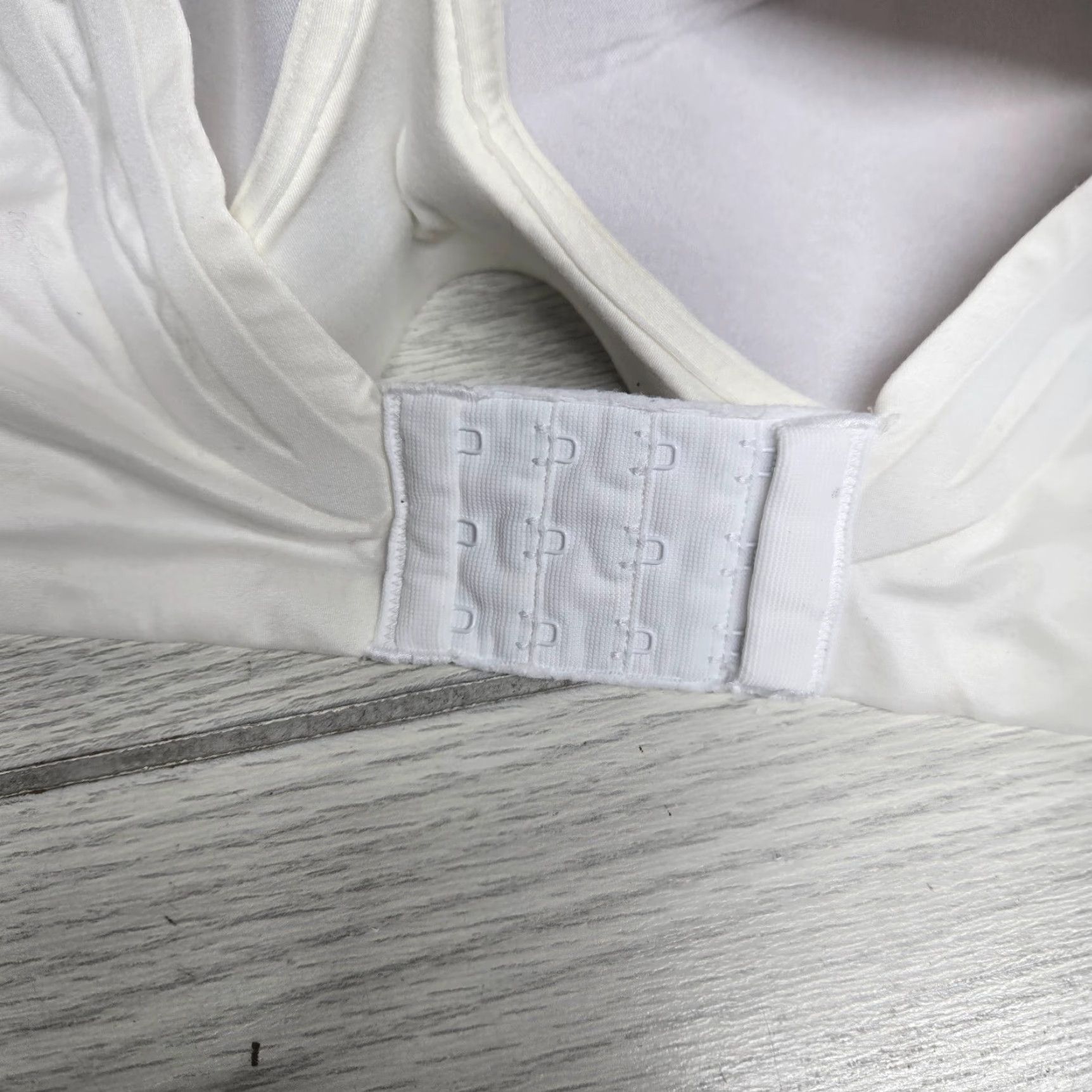 Vintage Bali Comfort Revolution Bra White XXXL Back Closure Wireless Full Coverage T-Shirt Bra Womens 3XL Size ONE SIZE - 3 Thumbnail