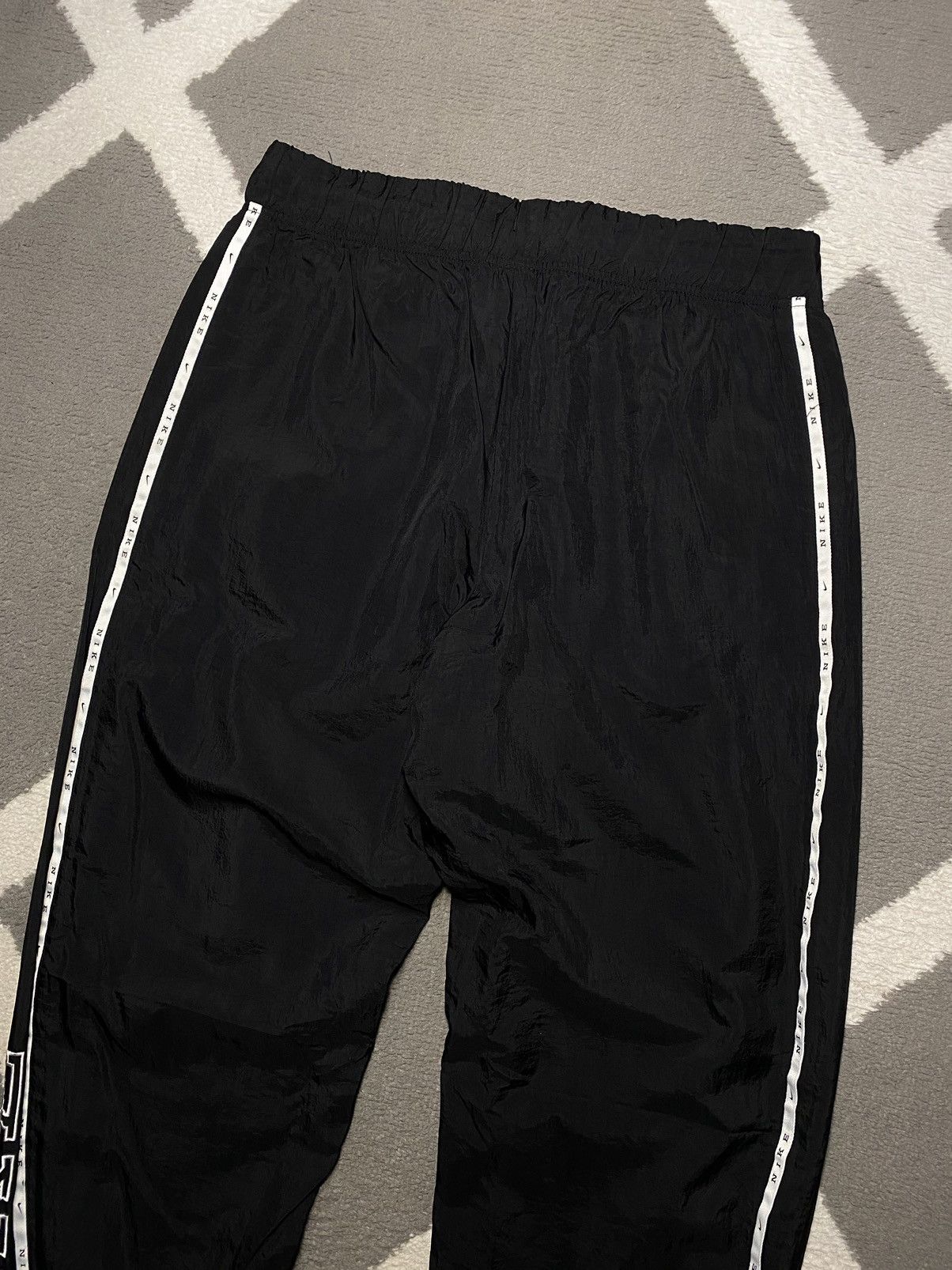 Nike × Vintage Nike swoosh Nylon Track Pants Sweatpants black womens M Size 26" / US 2 / IT 38 - 17 Thumbnail