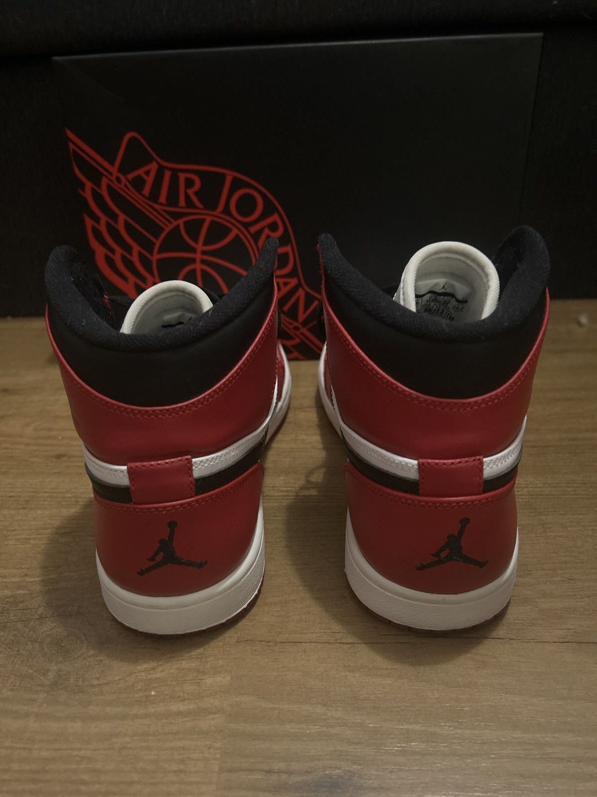 Jordan Brand Jordan 1 Retro Chicago Size US 8.5 / EU 41-42 - 5 Thumbnail
