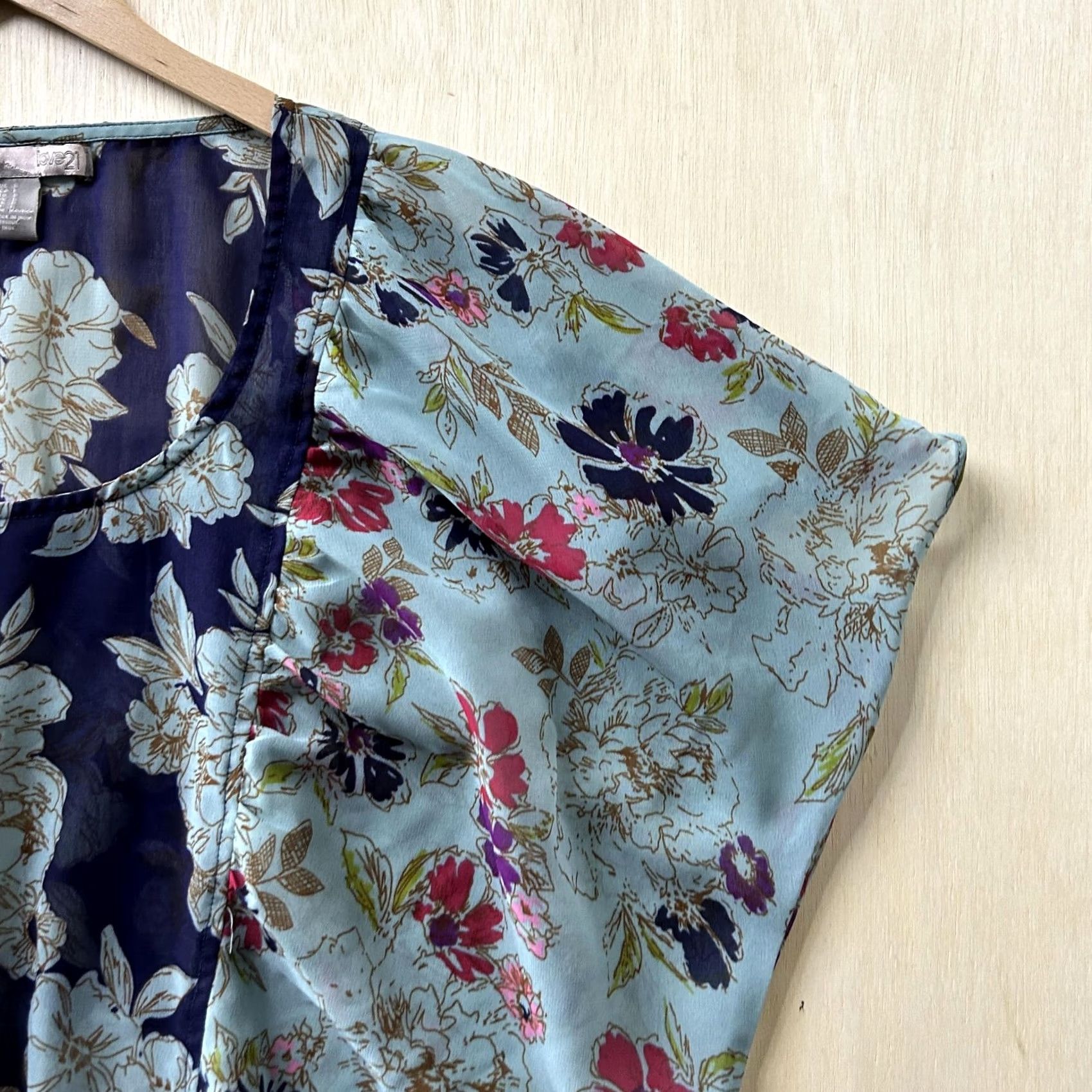 Vintage Love 21 Kimono Blouse Womens Small Blue Floral Sheer Chiffon Short Sleeve Shirt Ladies Casual Summer Vintage: No Gender: Womens Size S / US 4 / IT 40 - 2 Thumbnail