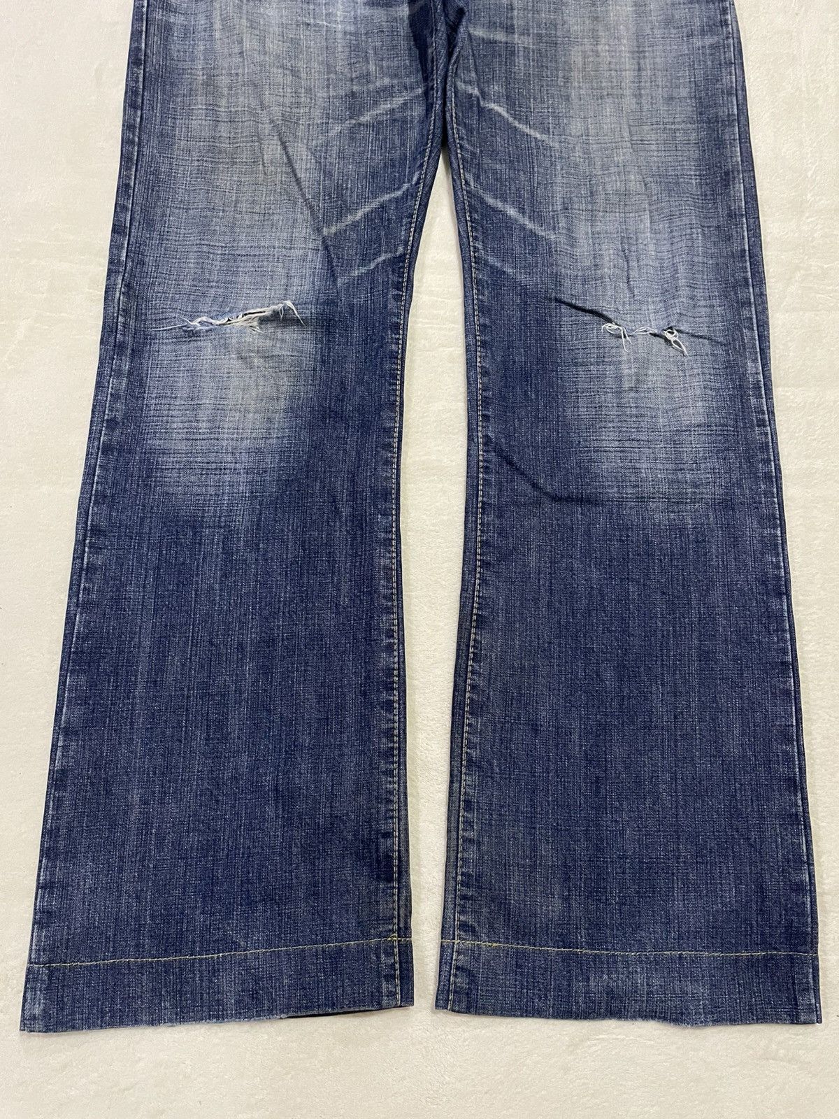 Japanese Brand Vintage Epoca Uomo Boot Cut Distress Mudwash Denim Jeans Size US 34 / EU 50 - 3 Thumbnail