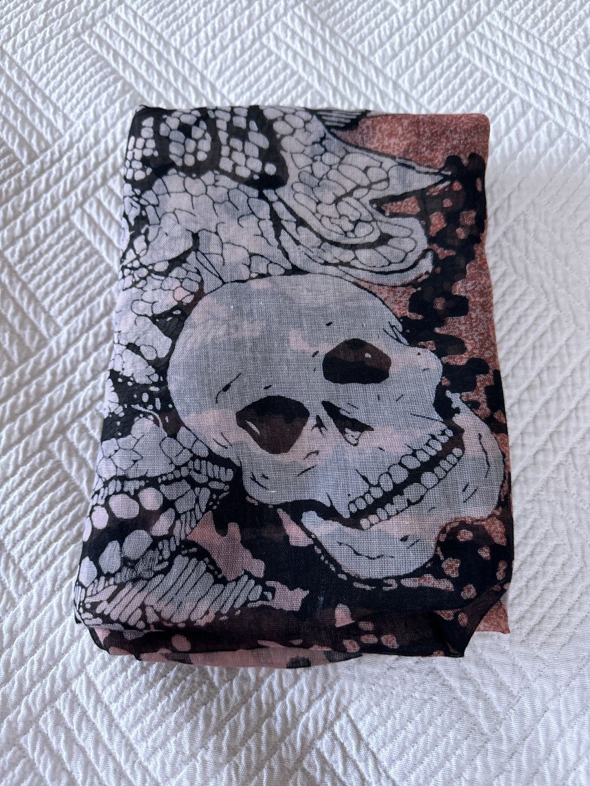 Vintage Vintage Scarf Skull Full Print Alexander McQueen style 90s Size ONE SIZE - 1 Thumbnail
