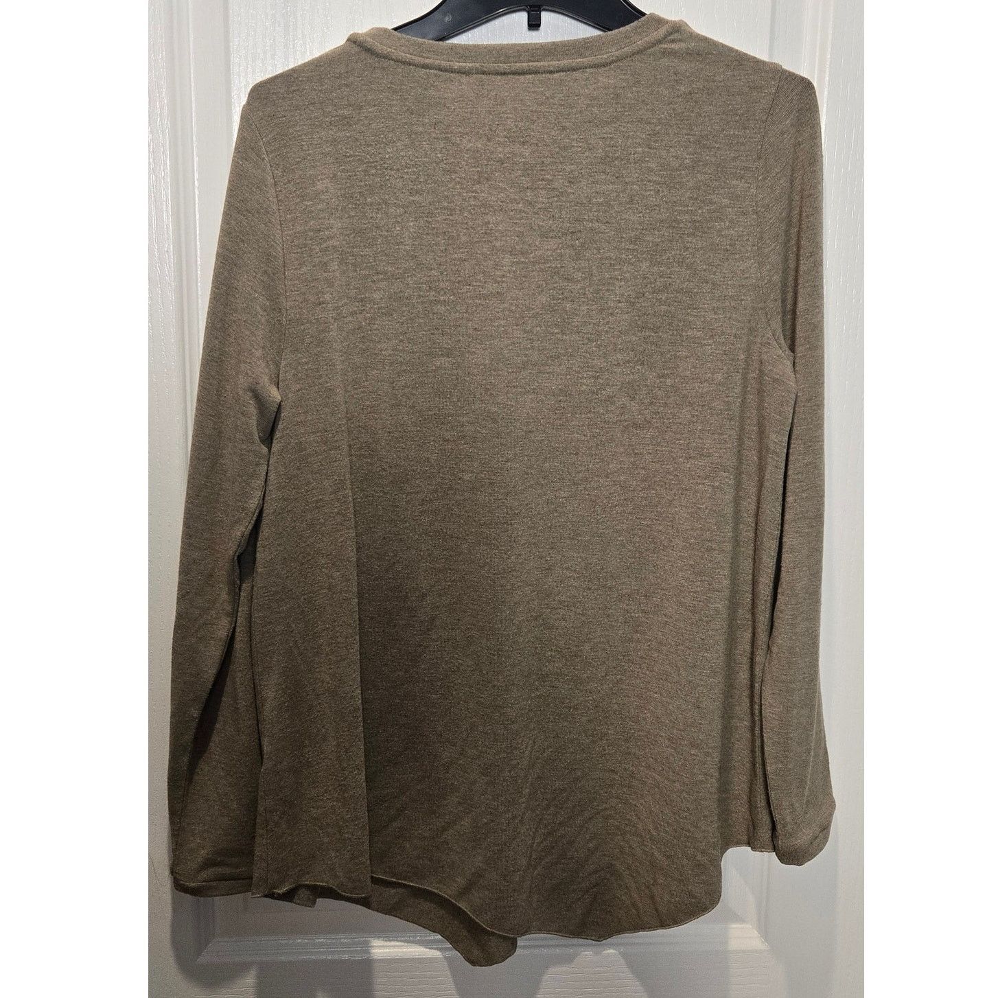 Soft Surroundings Soft Surroundings Medium Simply Elegant Sweater tan V-neck Size M / US 6-8 / IT 42-44 - 2 Thumbnail