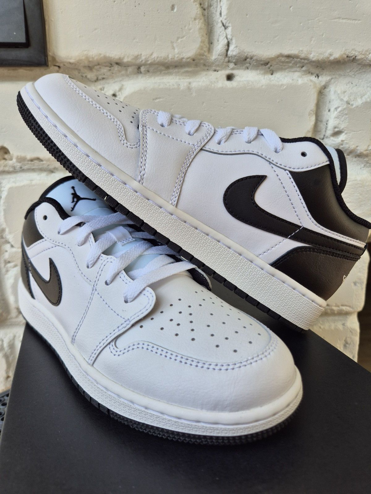 Jordan Brand Nike Air Jordan 1 Low White Black (553560-132) 38.5 EU Size US 7.5 / IT 37.5 - 11 Thumbnail