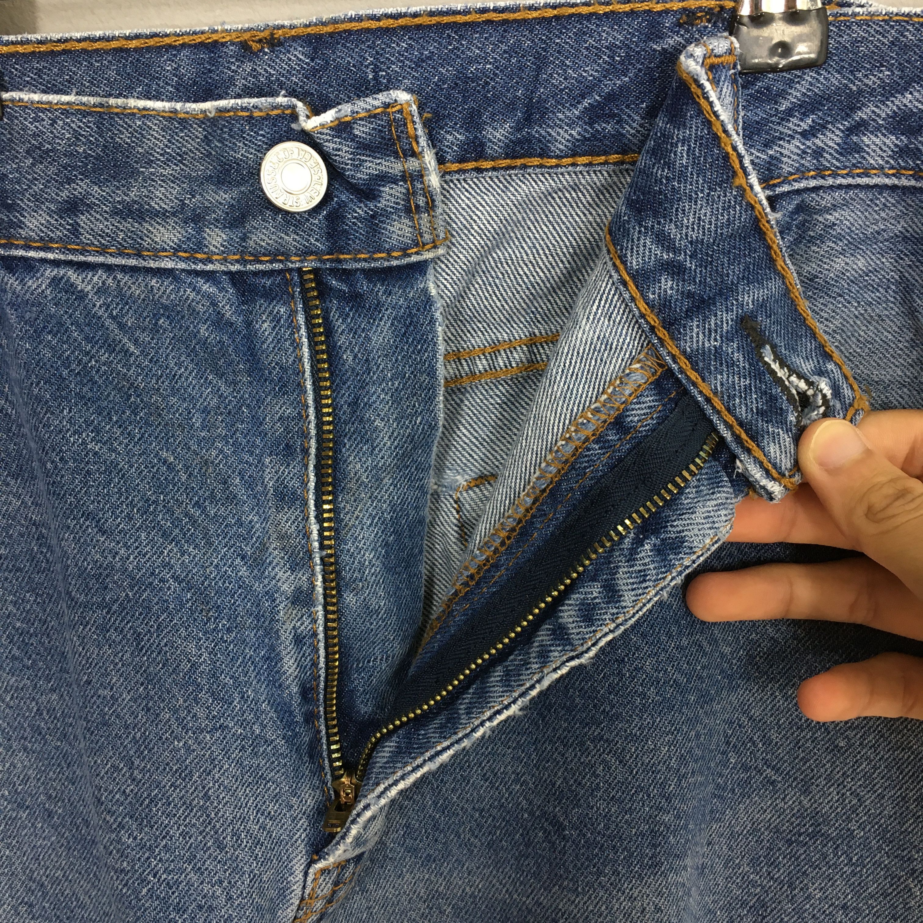 Size 33x31 Vintage Levi's 517 Bootcut Jeans Faded Blue