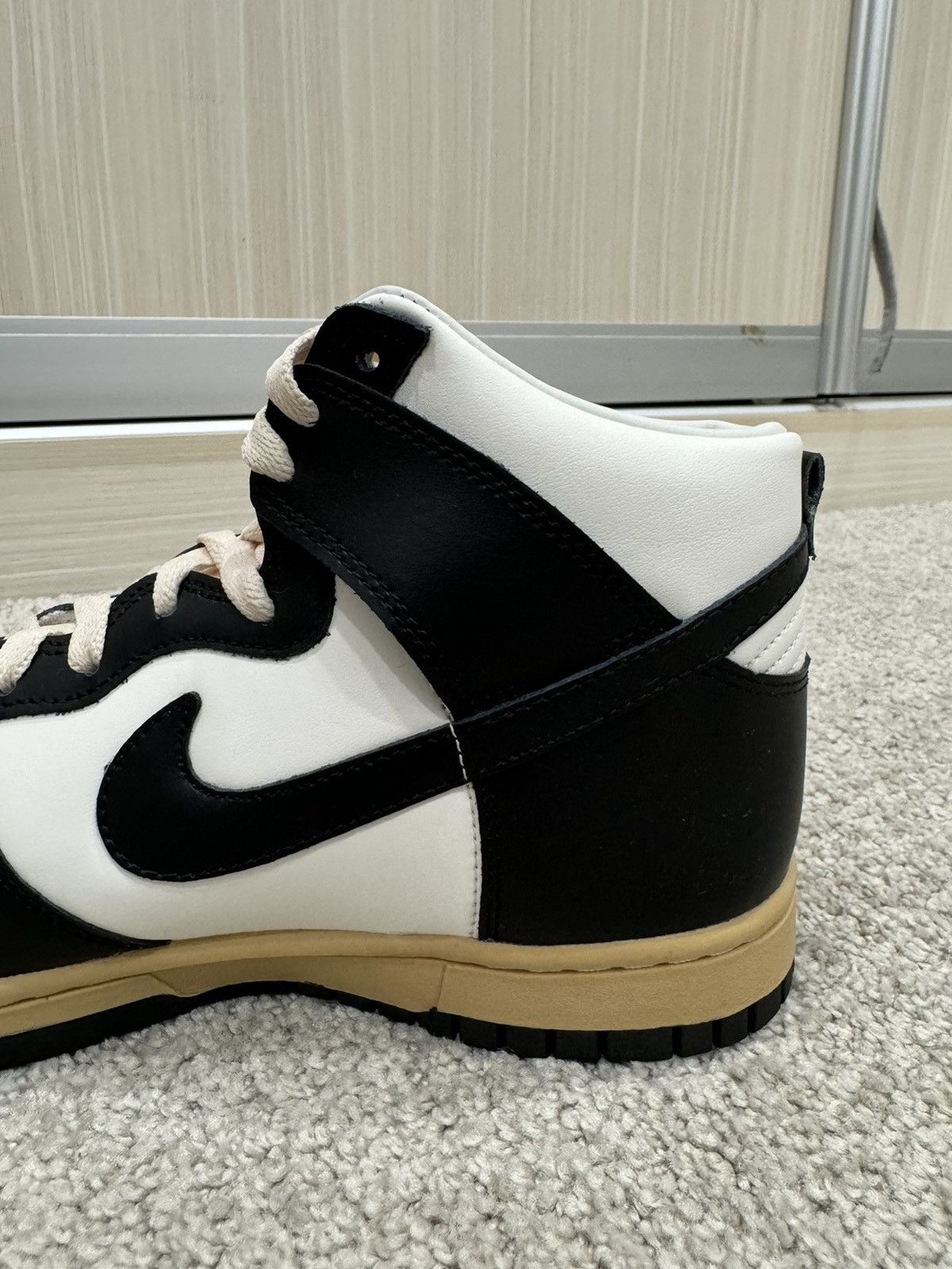 Nike Nike Dunk High OG SE W “Panda” Size US 8 / EU 41 - 8 Thumbnail