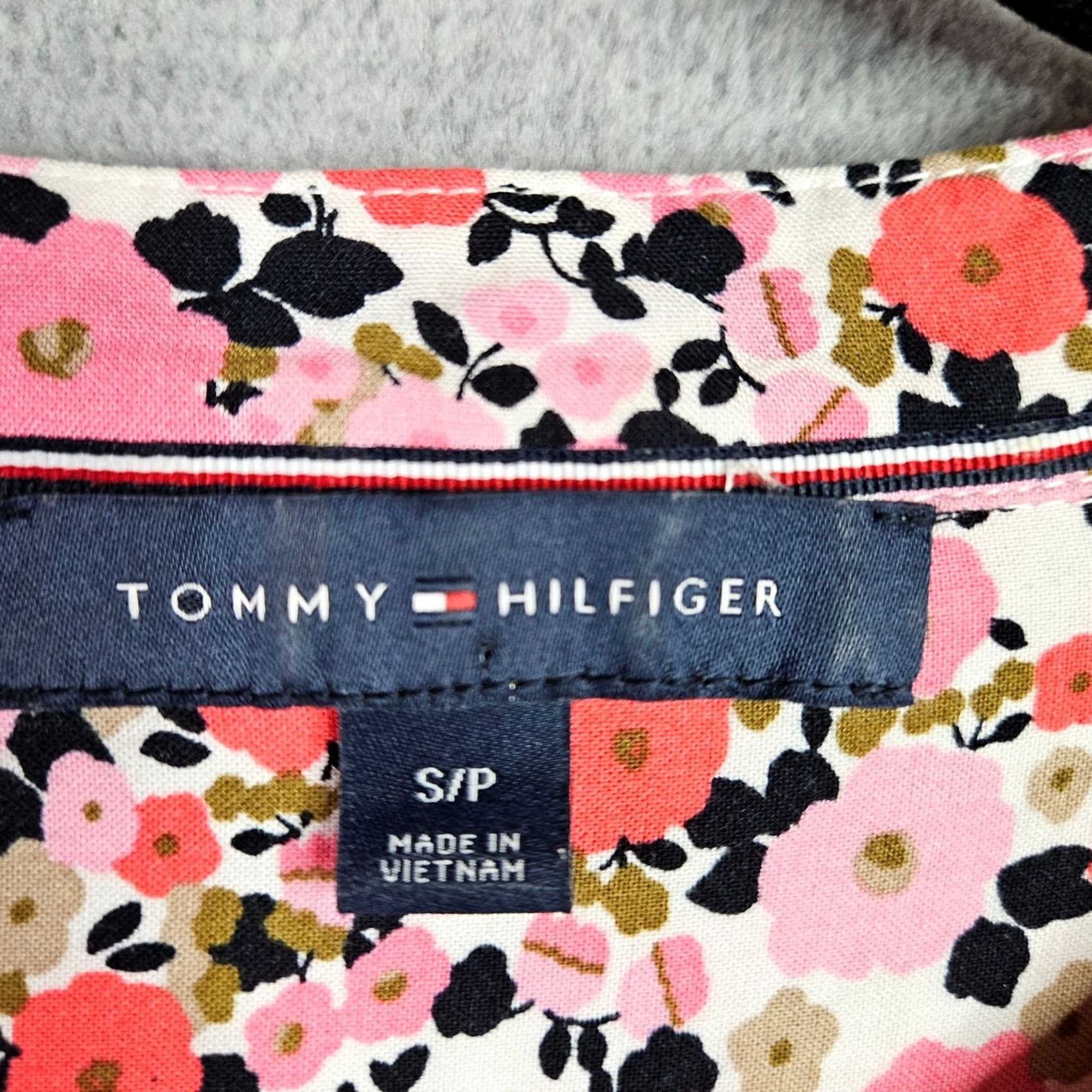 Tommy Hilfiger Tommy Hilfiger Dress Women’s Small Pink Floral Tiered Ruffle Boho Dress Floral Pattern Pink Varsity A-Line Women S Small Cap Sleeve Not Available Size S / US 4 / IT 40 - 3 Thumbnail