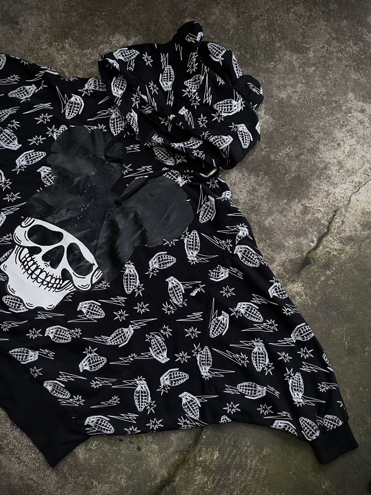 Japanese Brand GLAD NEWS MICKEY SKULL GRENADE PONCHO HOODIES Size US L / EU 52-54 / 3 - 4 Thumbnail