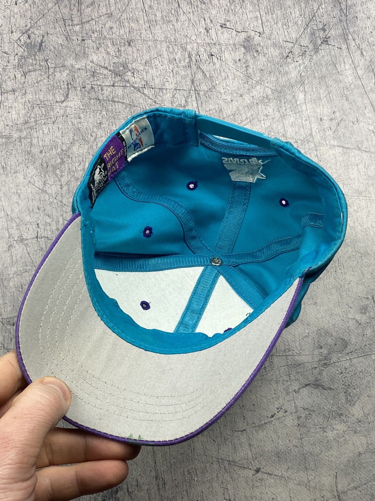 NBA × New Era × Vintage Vintage Charlotte Hornets New Era 90s Two Tone SnapBack Hat Size ONE SIZE - 8 Thumbnail