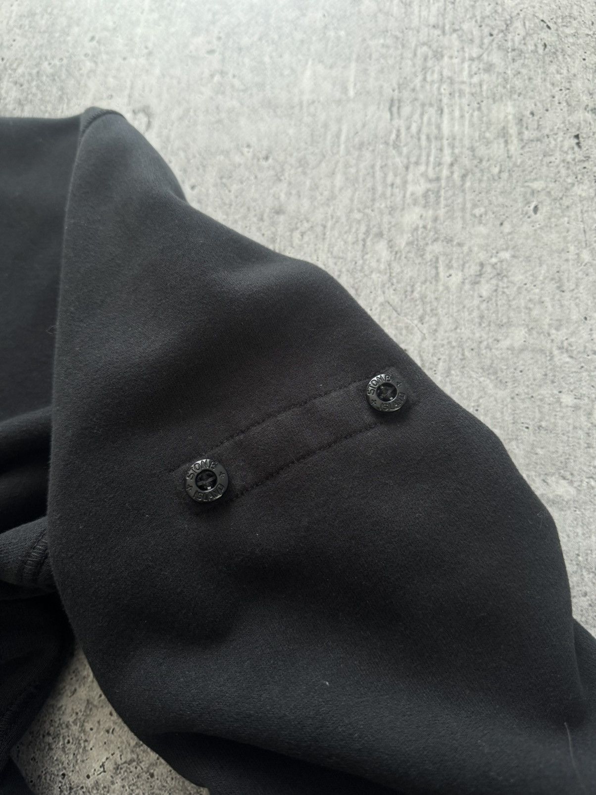 Stone Island Stone Island Sweatshirt Black Luxury Size S-M Rare Size US S / EU 44-46 / 1 - 5 Thumbnail