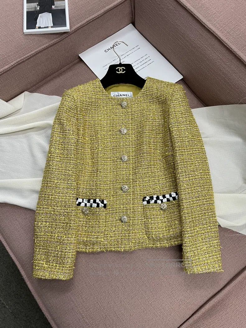 Chanel Chanel 23C gold yellow soft tweed sequin pocket jacket Size XS / US 0-2 / IT 36-38 - 1 Thumbnail