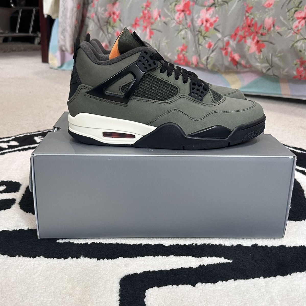 Jordan Brand × Undefeated Air Jordan 4 Undefeated Retro SP (2025) Size US 9 / EU 42 - 7 Thumbnail