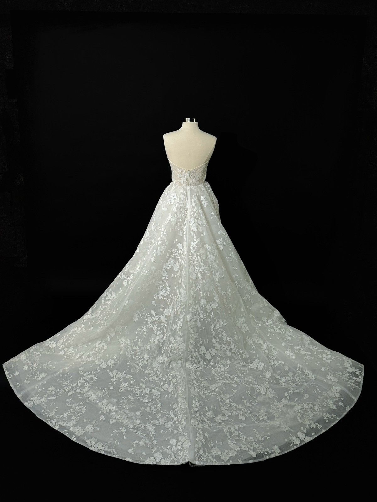 Other Preloved US 6 Anna Augusta Embroidery lace Bridal Gown Size M / US 6-8 / IT 42-44 - 8 Thumbnail